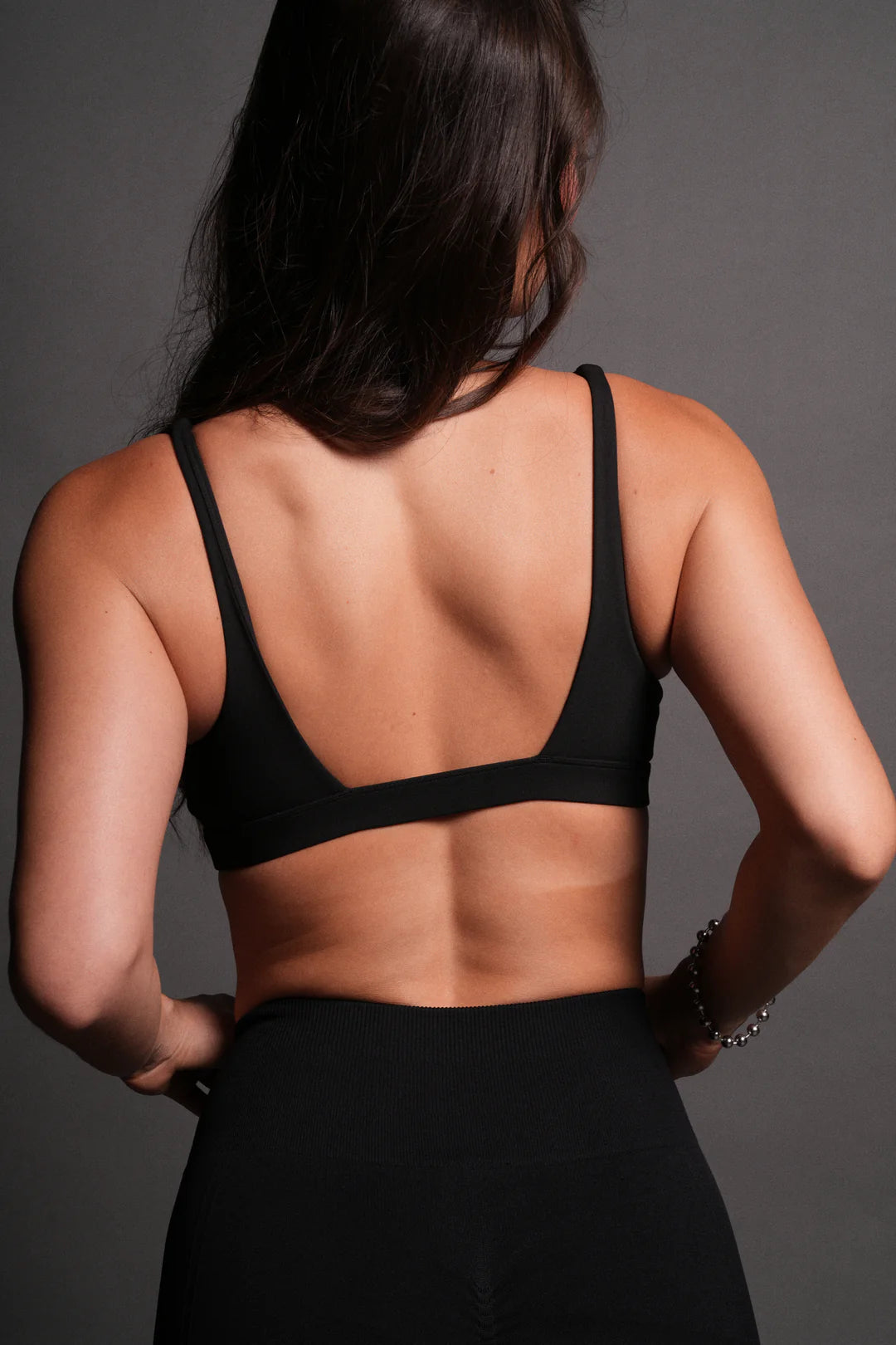 SHE CHOPPER V SPORTS BRA IN BLACK