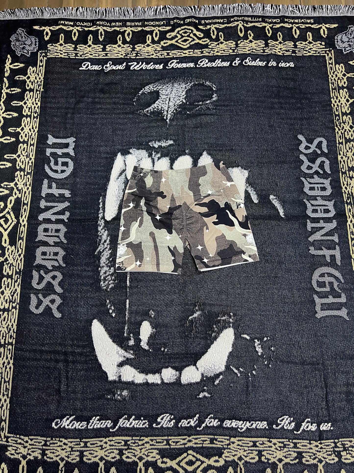 DUAL THE WOLF AND THE ROSE EVERSON SEAMLESS “HUXLEY” SHORTS