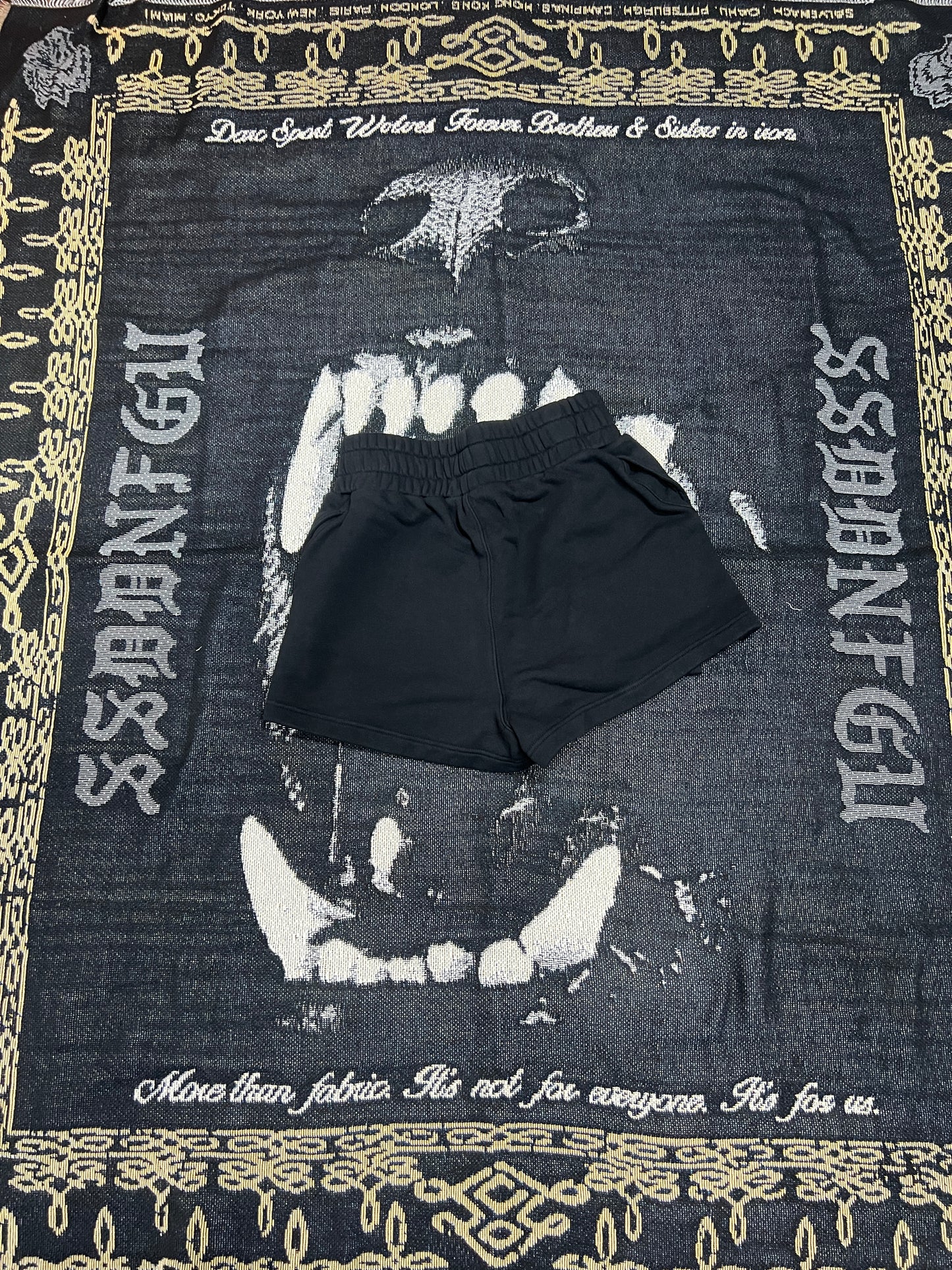 CONQUER SHE TYLER SHORTS IN BLACK