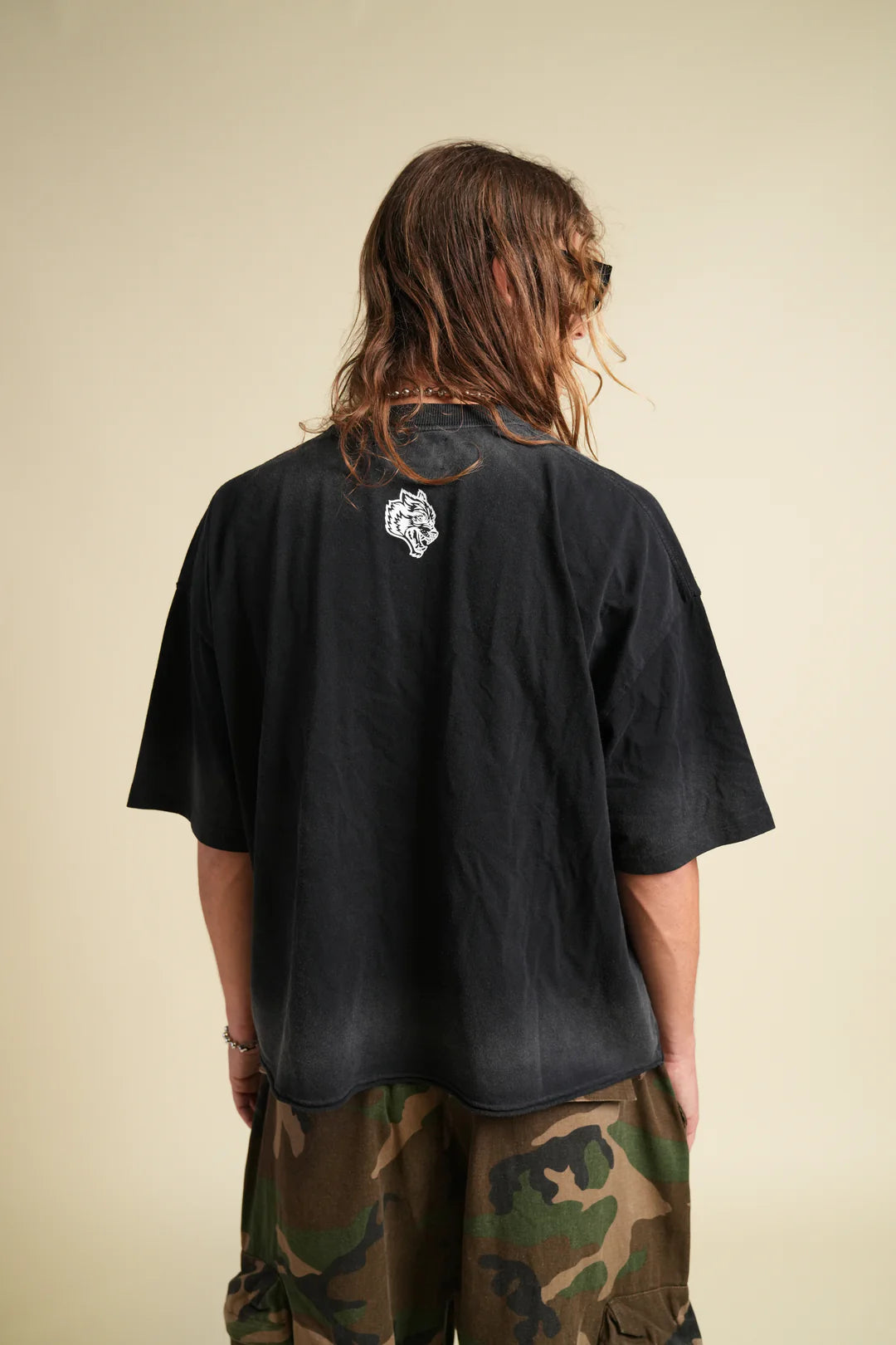 OHANA WOLVES CLUB GRUNGE RAW HEM MID LENGTH TEE IN BLACK DRIFT WASH