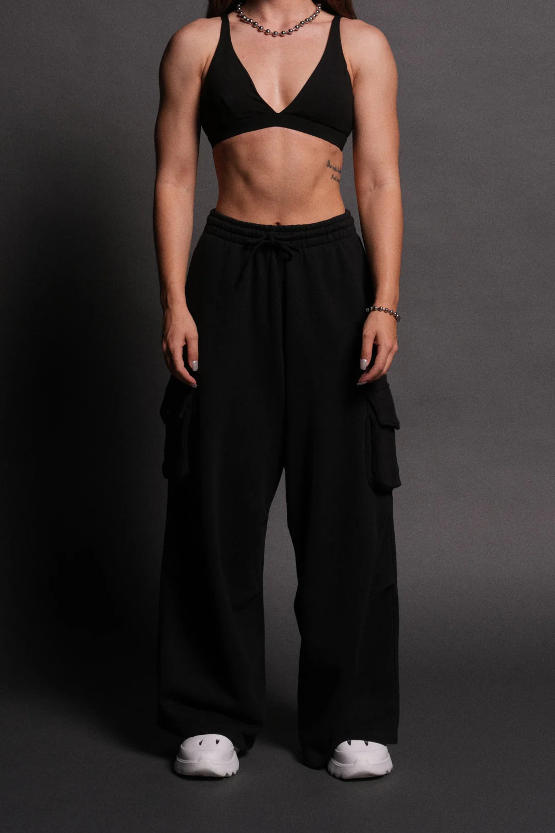DUAL MIA CARGO SWEAT PANTS IN BLACK