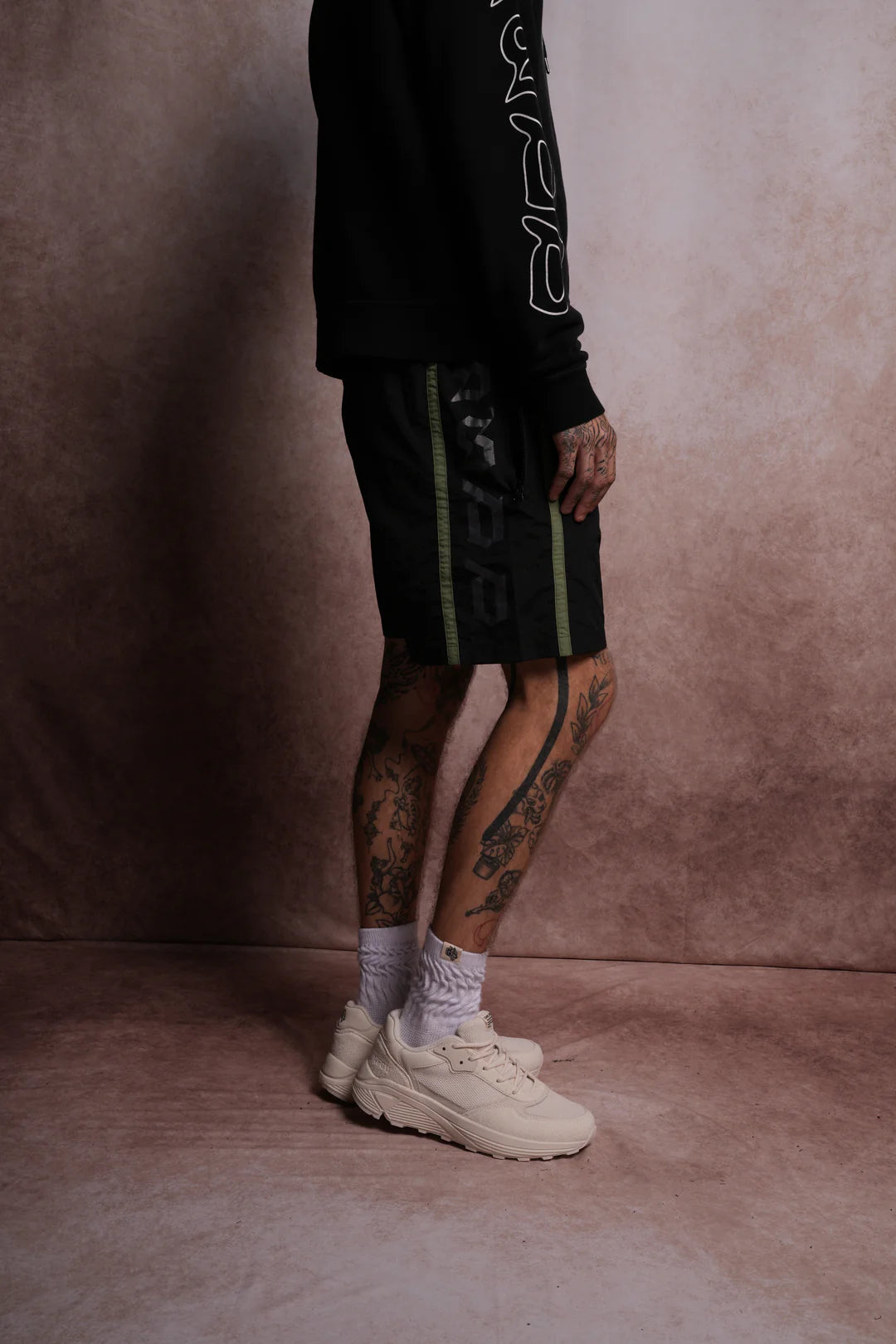 SSDDNFGU REMIND TRACK SHORTS IN BLACK/NORSE GREEN