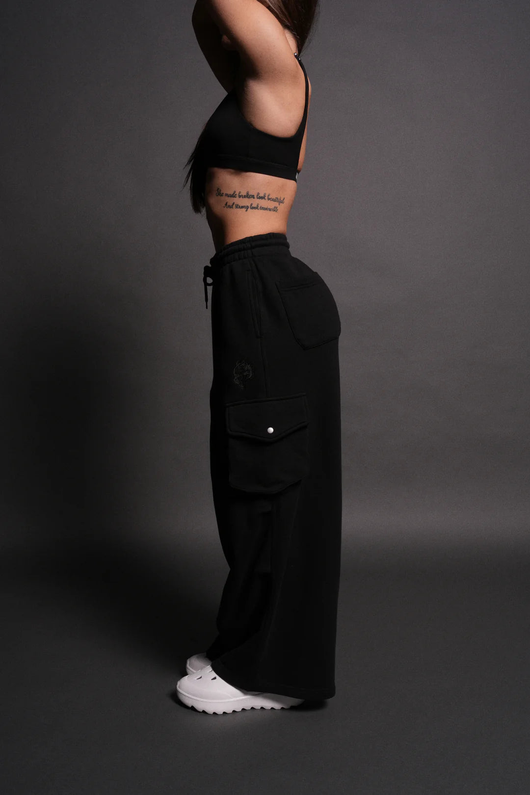 DUAL MIA CARGO SWEAT PANTS IN BLACK