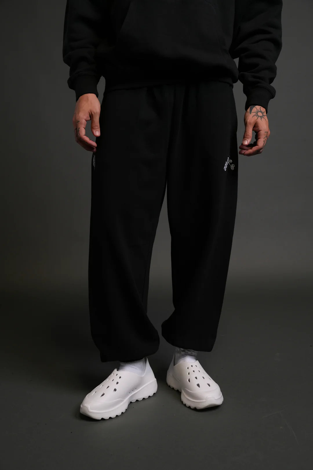 WOLF CHOPPER LOUNGER SWEAT PANTS IN BLACK