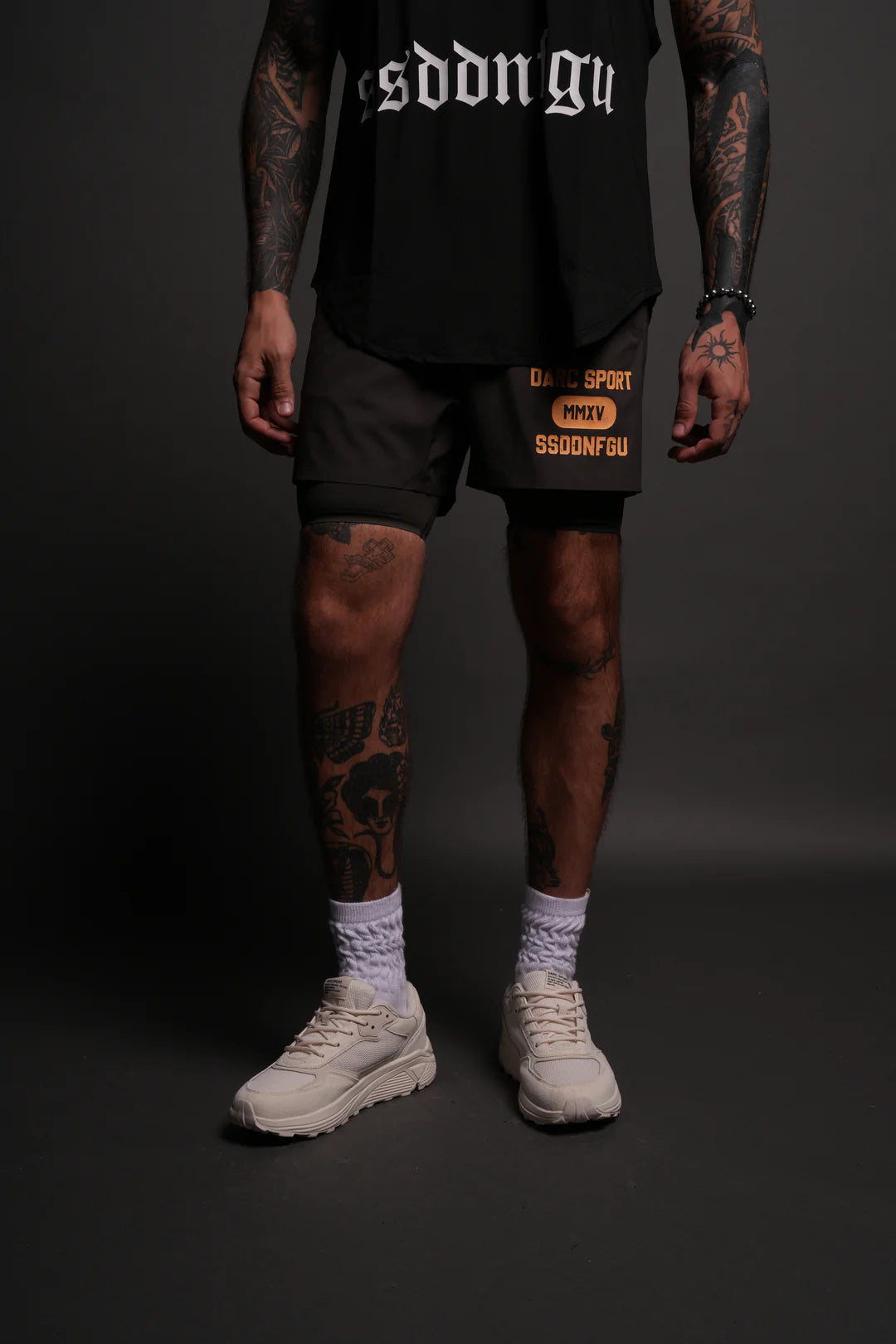 WOLVES FOREVER COMPRESSION SHORTS IN WOLF GRAY