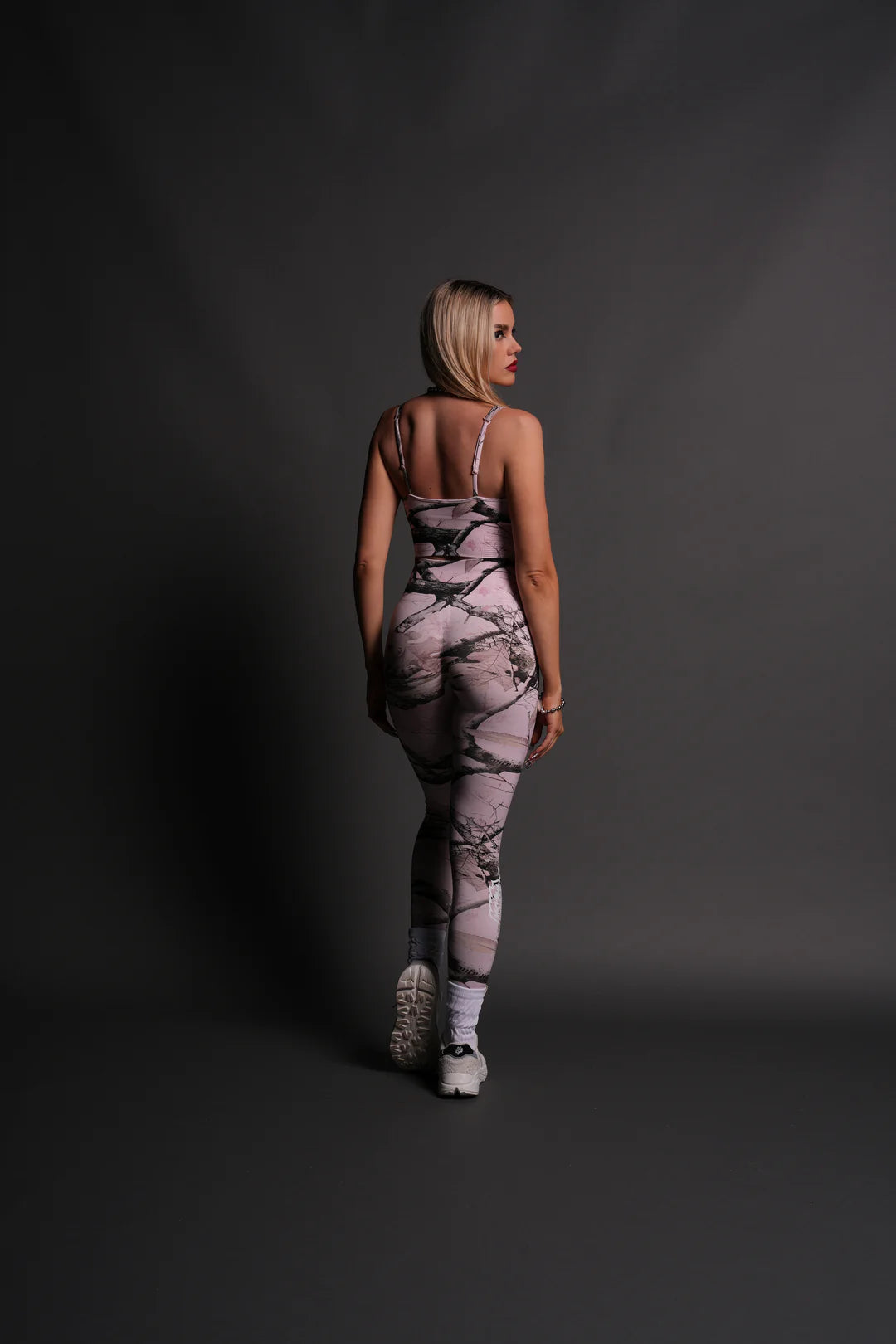 OUR PASSION “EVERSON SEAMLESS” SCRUNCH LEGGINGS OUR PASSION “EVERSON SEAMLESS” SCRUNCH LEGGINGS IN BROWN/LIGHT MAUVE WOODLAND CAMO