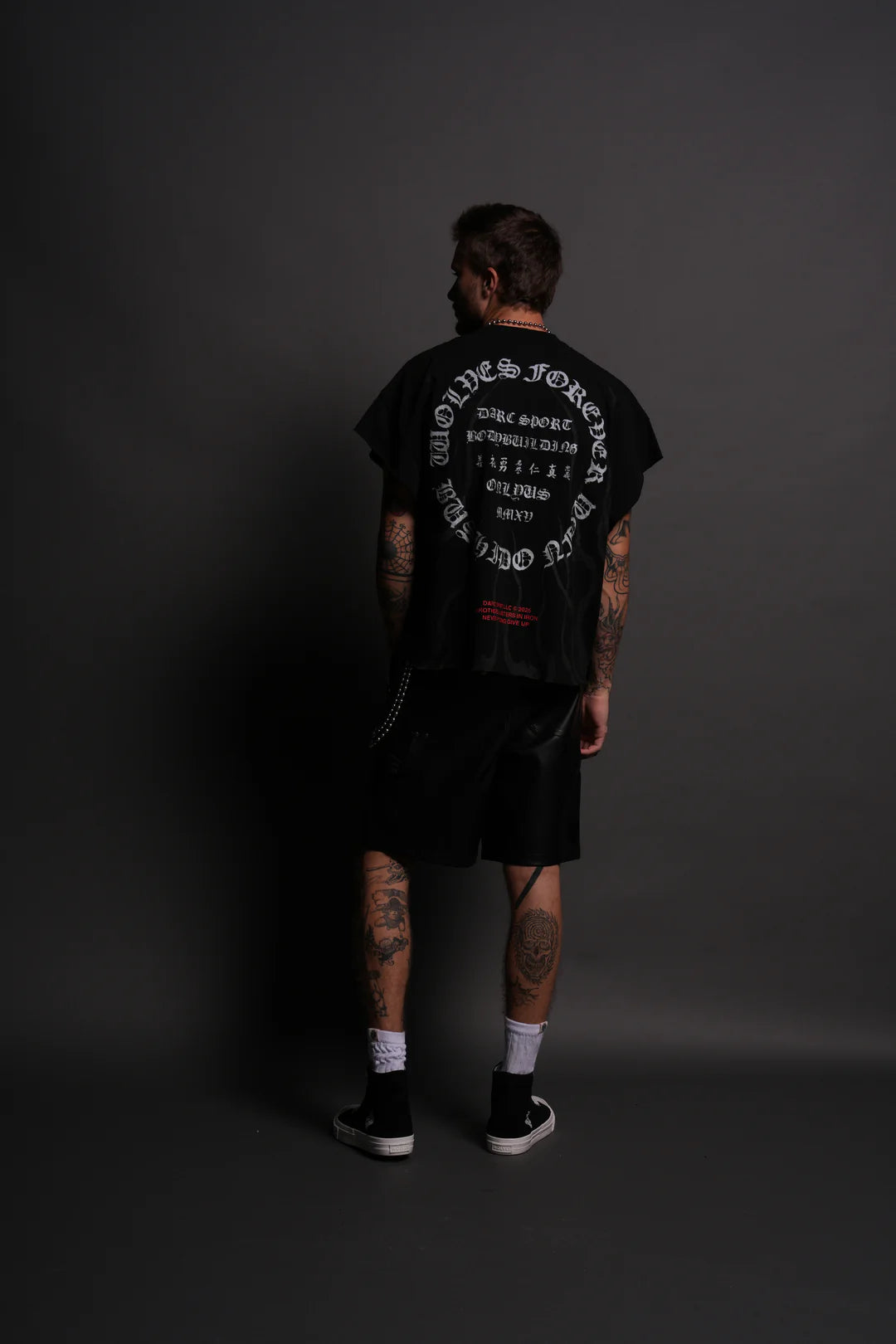 WARRIOR'S FIRE GRUNGE CUT-OFF TEE IN BLACK