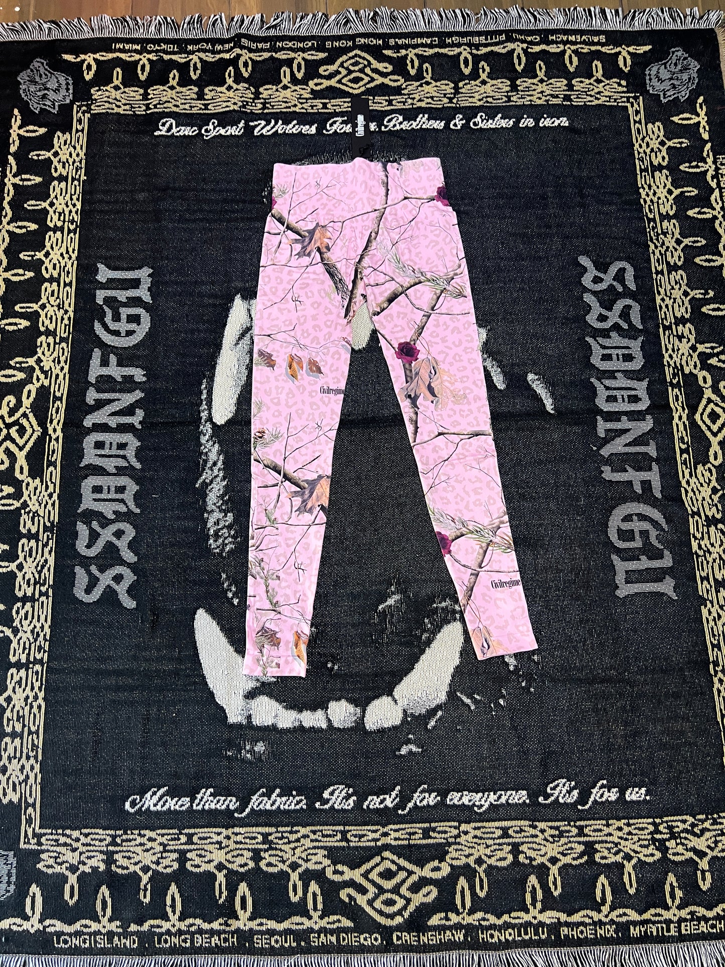 CONCRETE FOREST KELLY SEAMLESS SCRUNCH LEGGINGS