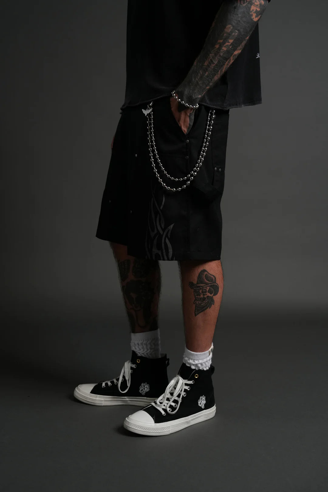 FINITE FLAME OVERSIZED CLARK UTILITY SHORTS IN BLACK