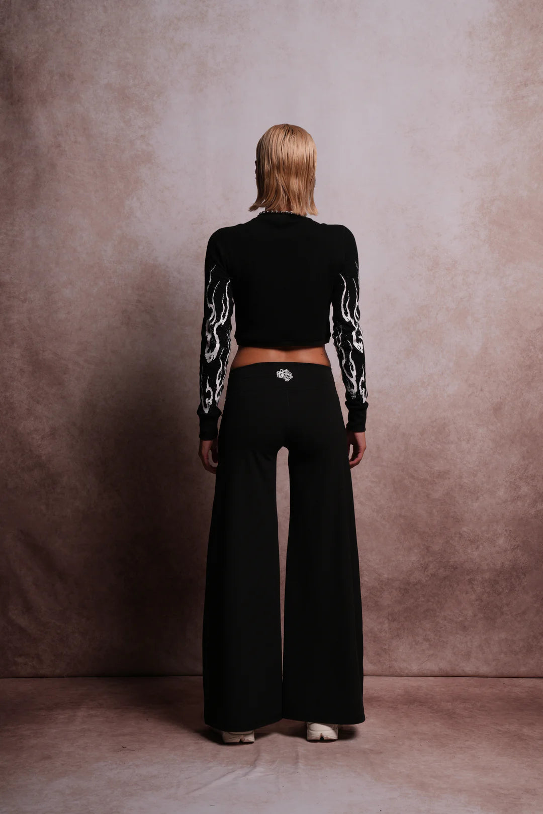 SINGLE WOLF WIDE LEG ENERGY PANTS IN BLACK