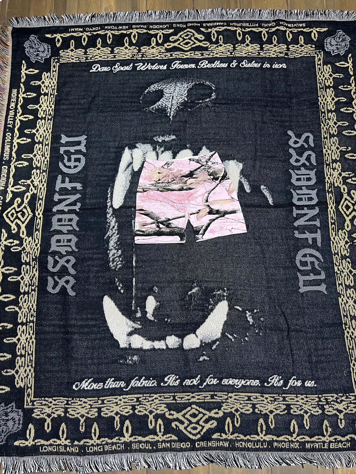 DUAL WOLF EVERSON SEAMLESS “TRAINING” SHORTS IN BABY PINK WOODLAND CAMO