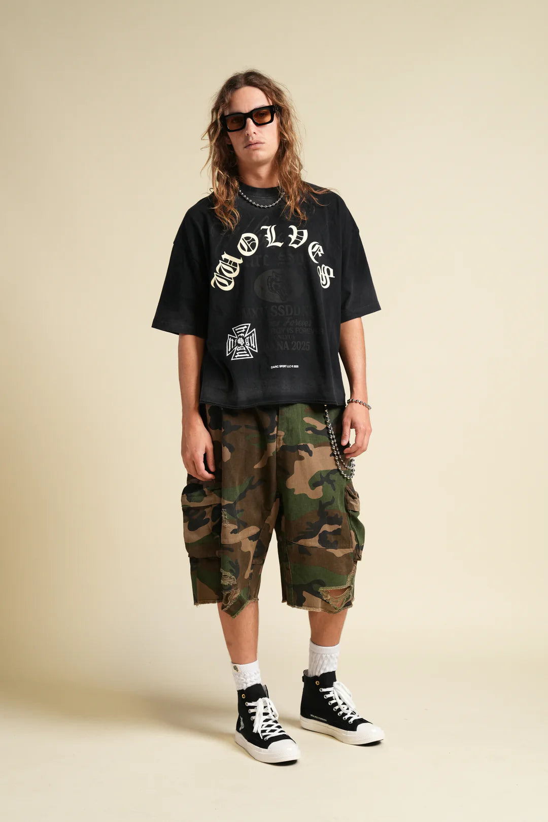 OHANA WOLVES CLUB GRUNGE RAW HEM MID LENGTH TEE IN BLACK DRIFT WASH