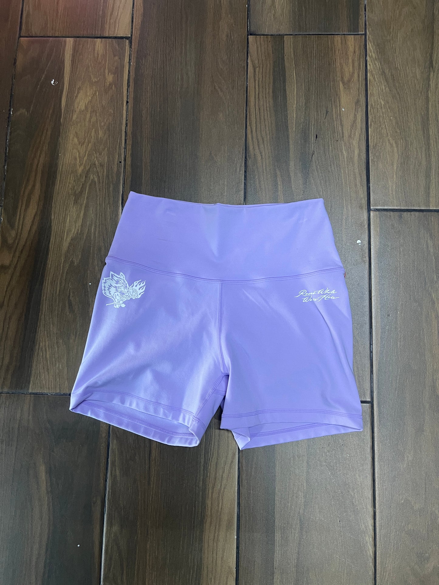 THE WOLF AND THE ROSE ENERGY PUMP SHORTS IN GHOST ORCHID