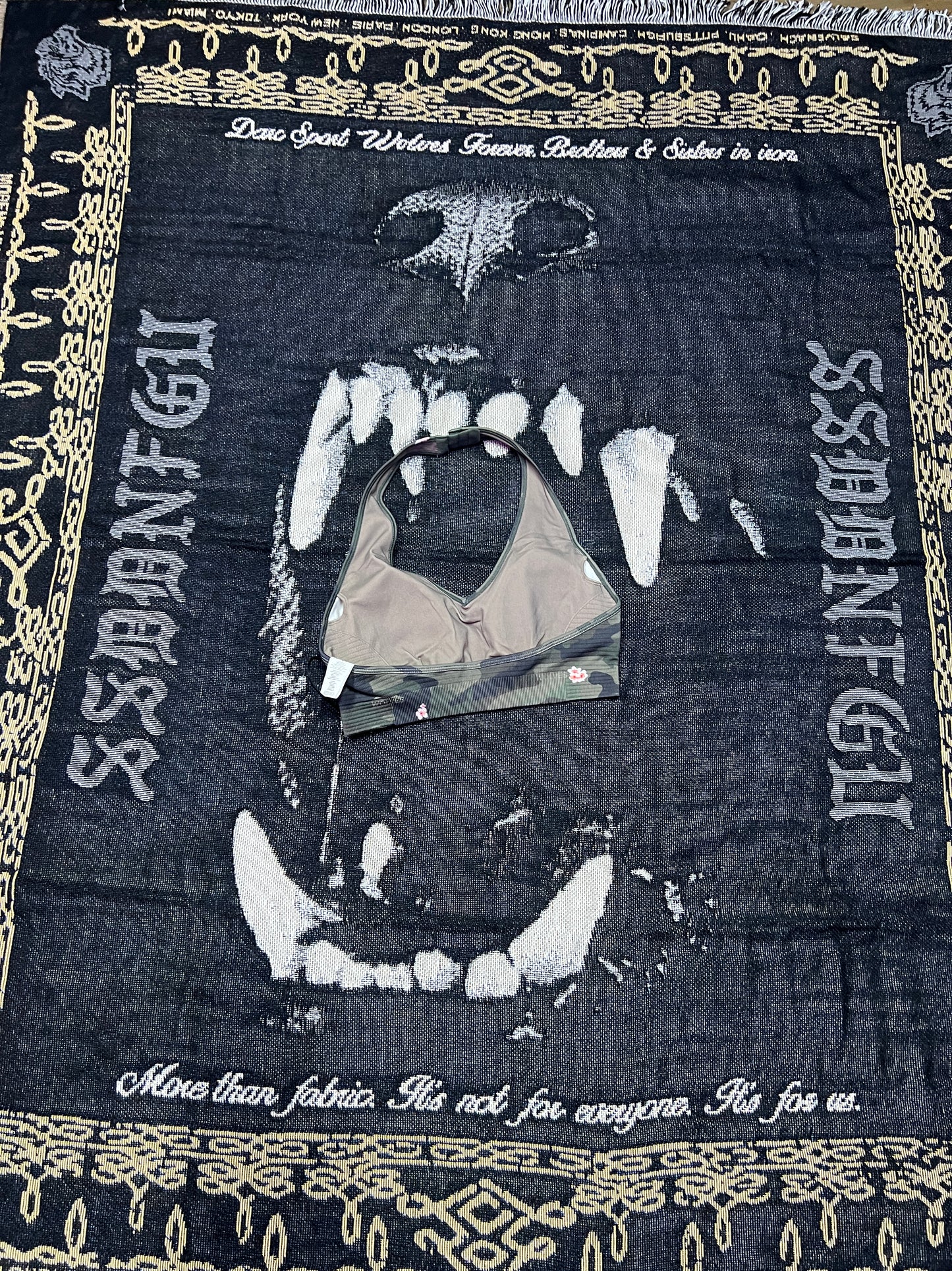 DARC LETTER “EVERSON SEAMLESS” VALENCOURT HALTER BRA