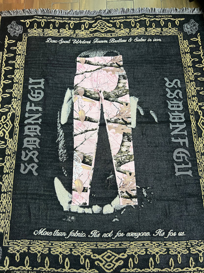 OUR PASSION “EVERSON SEAMLESS” SCRUNCH LEGGINGS OUR PASSION “EVERSON SEAMLESS” SCRUNCH LEGGINGS IN BROWN/LIGHT MAUVE WOODLAND CAMO