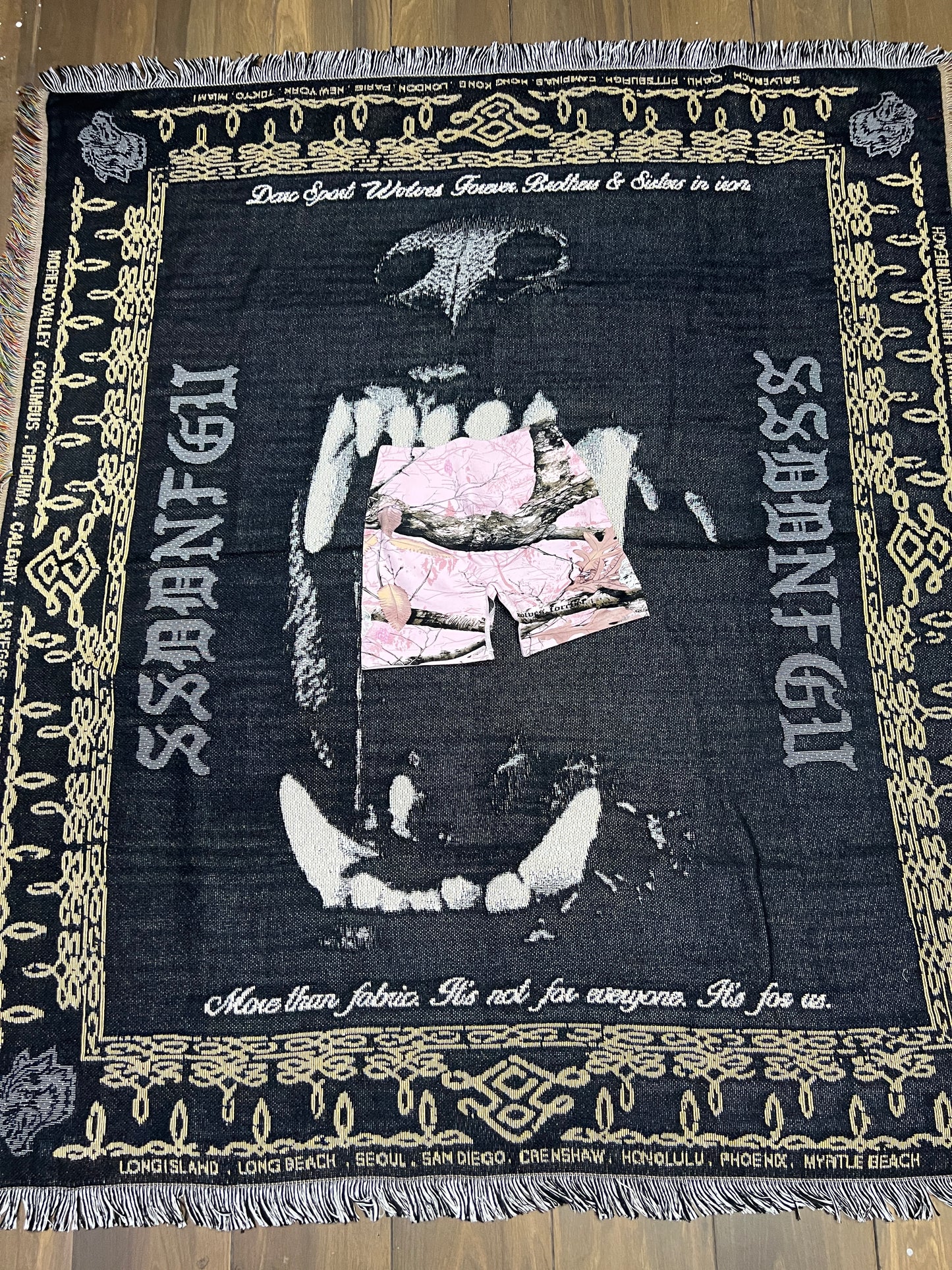 DUAL WOLF EVERSON SEAMLESS “TRAINING” SHORTS IN BABY PINK WOODLAND CAMO