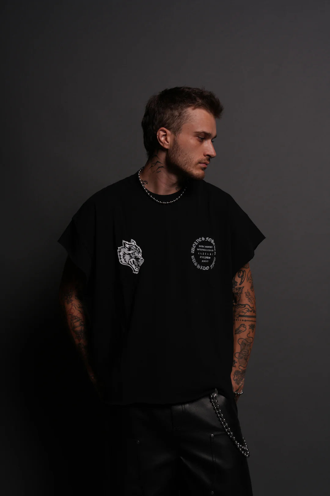 WARRIOR'S FIRE GRUNGE CUT-OFF TEE IN BLACK