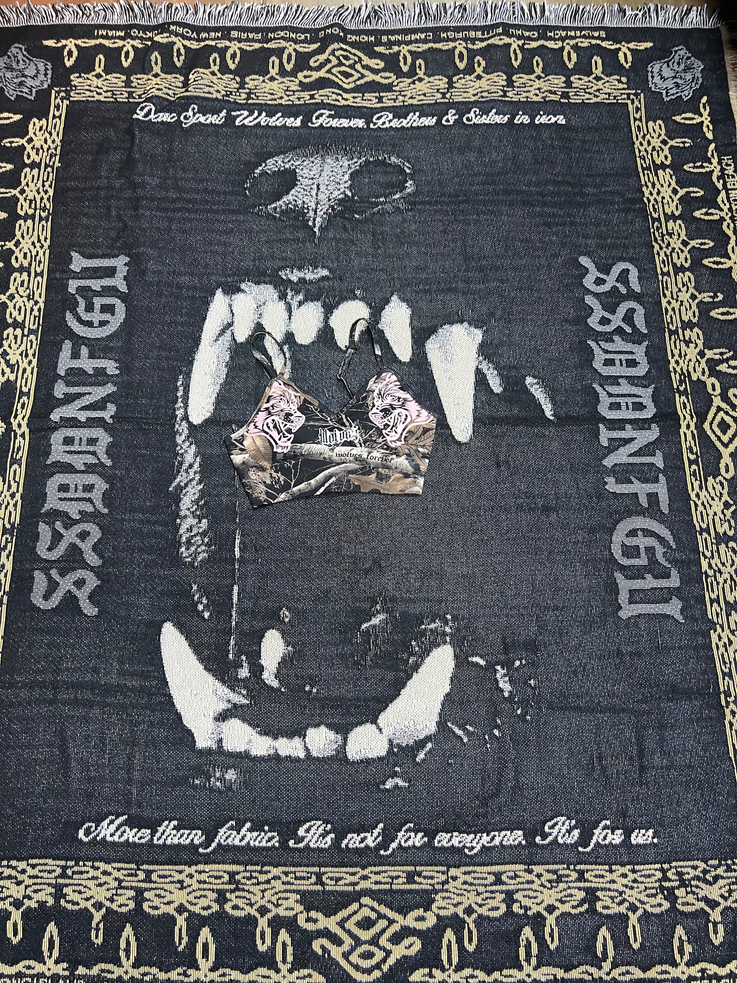 DUAL WOLF EVERSON SEAMLESS BRA IN DARC BROWN WOODLAND