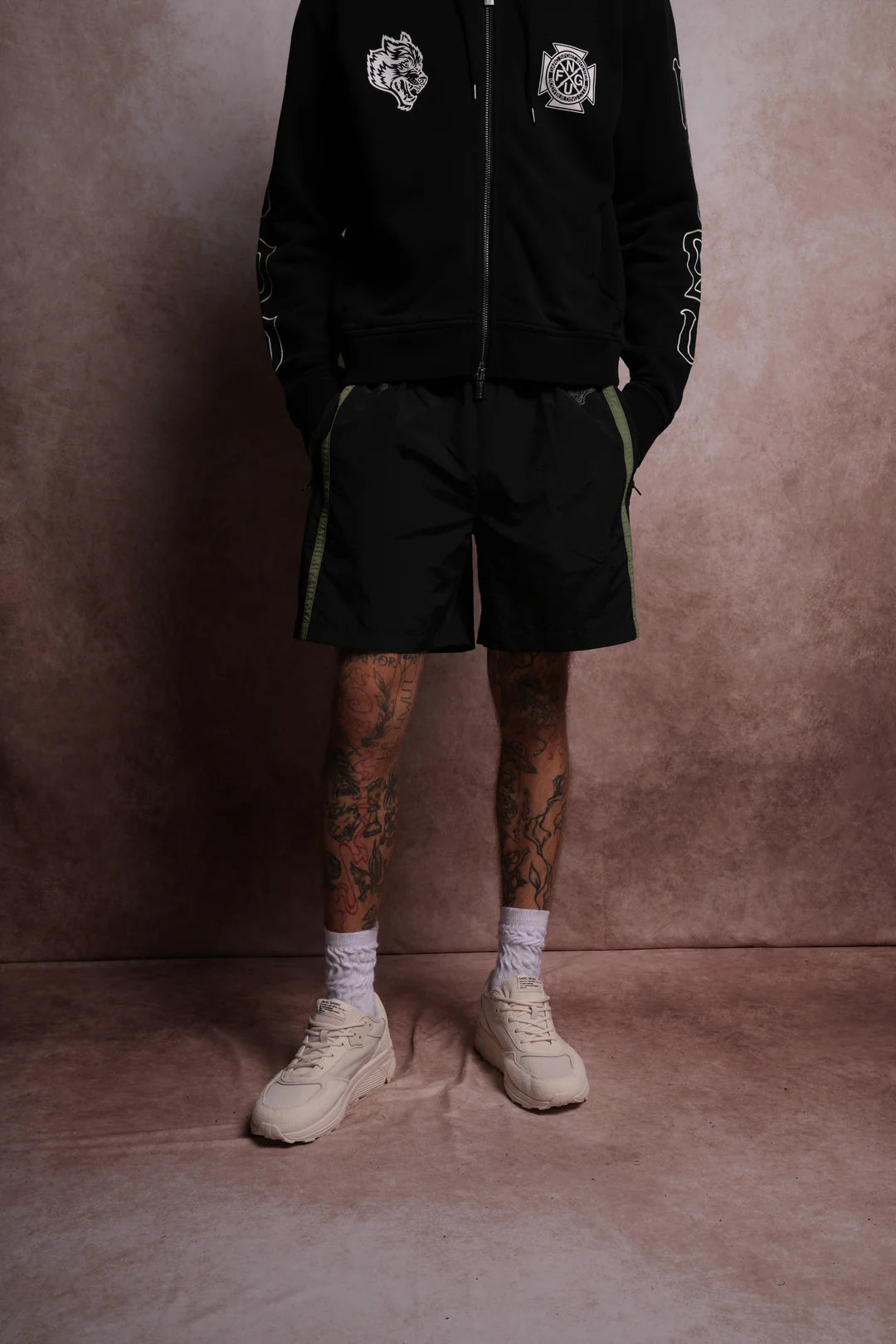 SSDDNFGU REMIND TRACK SHORTS IN BLACK/NORSE GREEN