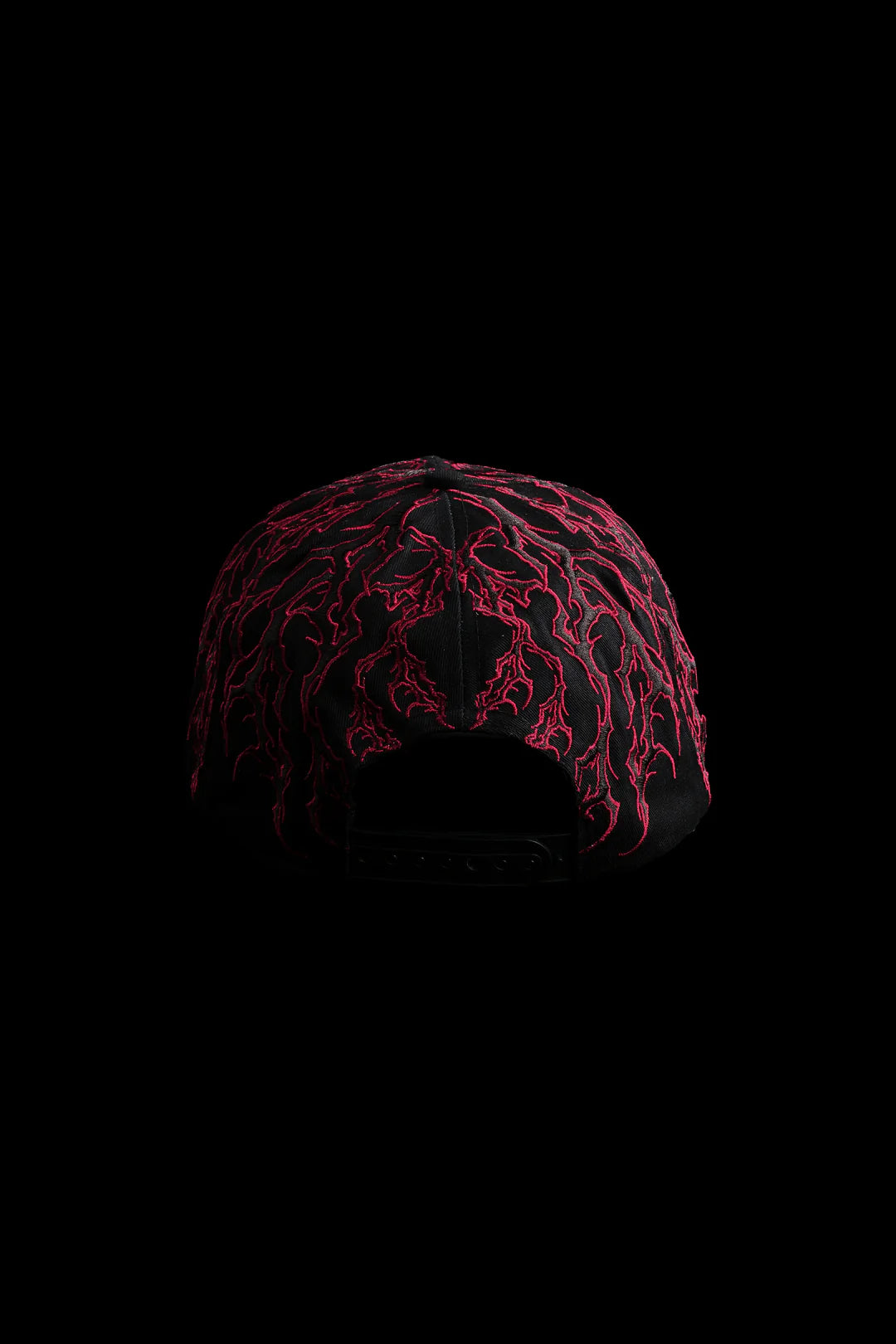 HOLLOW VEINS 5 PANEL STRAPBACK HAT IN BLACK/CHERRY RED