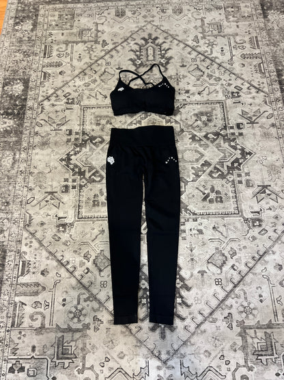 Wolves Pyramid Soft Seamless Set in Black