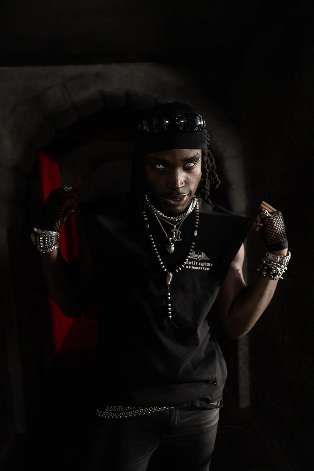 SPINAL STUDS FMR MUSCLE TEE IN BLACK