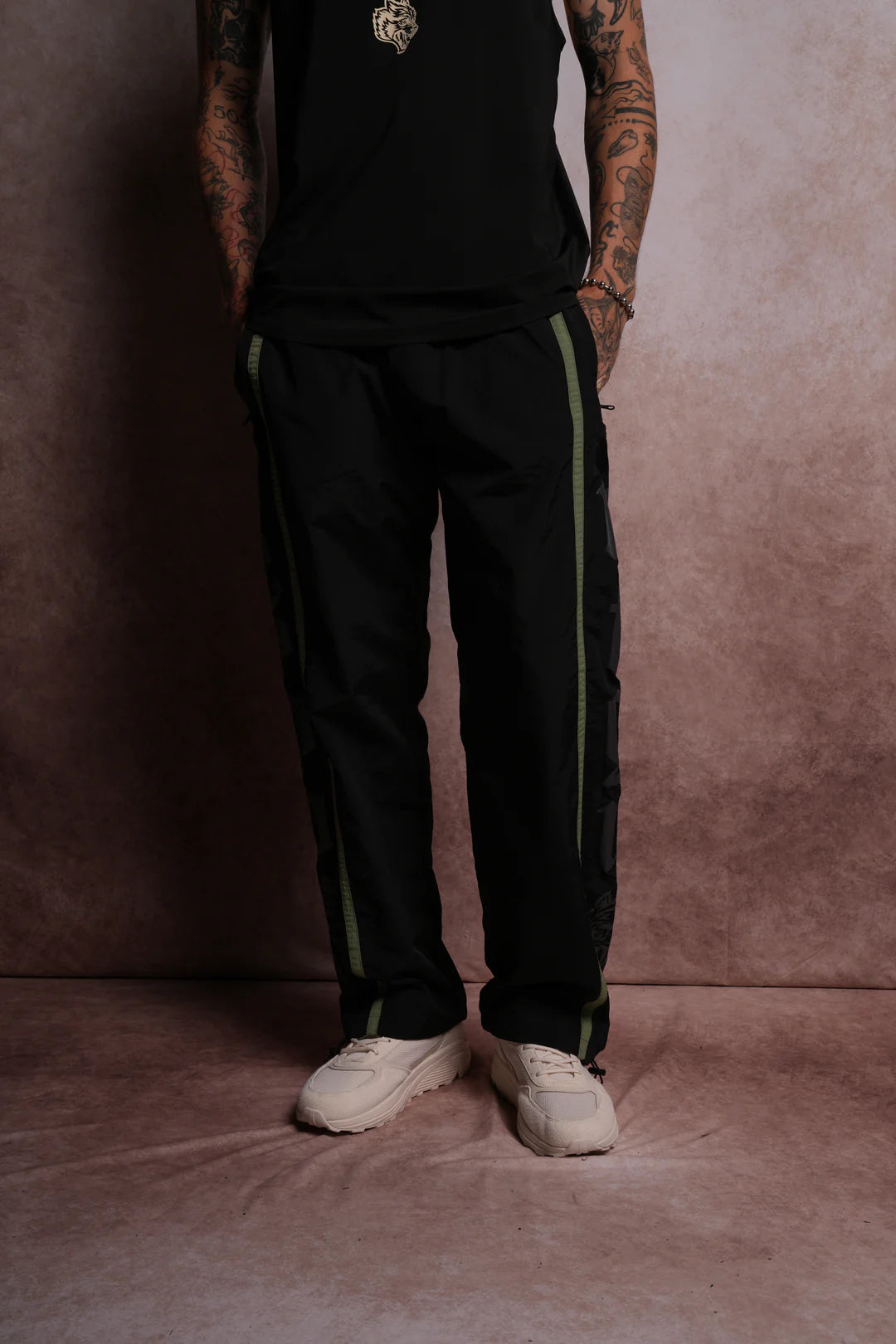 SSDDNFGU REMIND TRACK PANTS IN BLACK/NORSE GREEN
