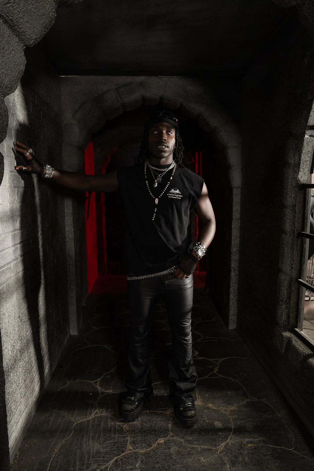 SPINAL STUDS FMR MUSCLE TEE IN BLACK