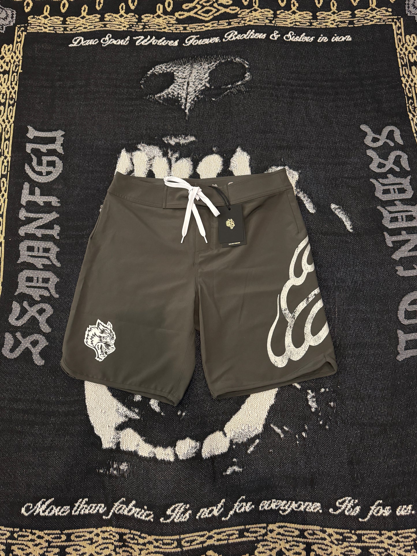 WOLVES FLAME NO WEAPON STAGE SHORTS IN WOLF GRAY