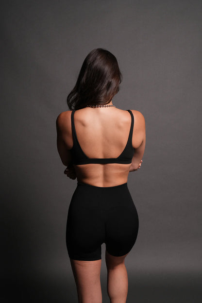 SHE CHOPPER V SPORTS BRA IN BLACK