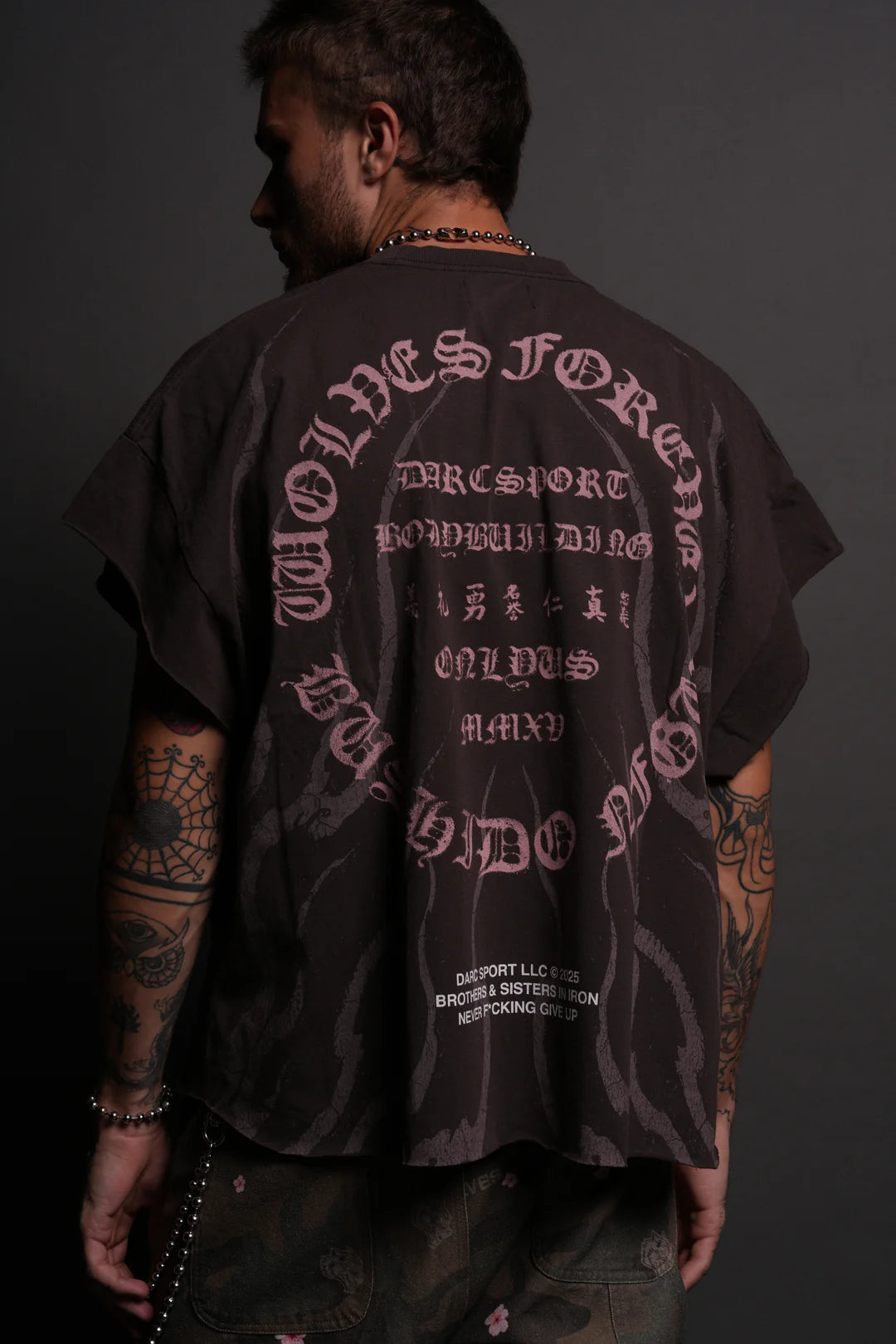 WARRIOR'S FIRE GRUNGE CUT-OFF TEE IN DARC BROWN