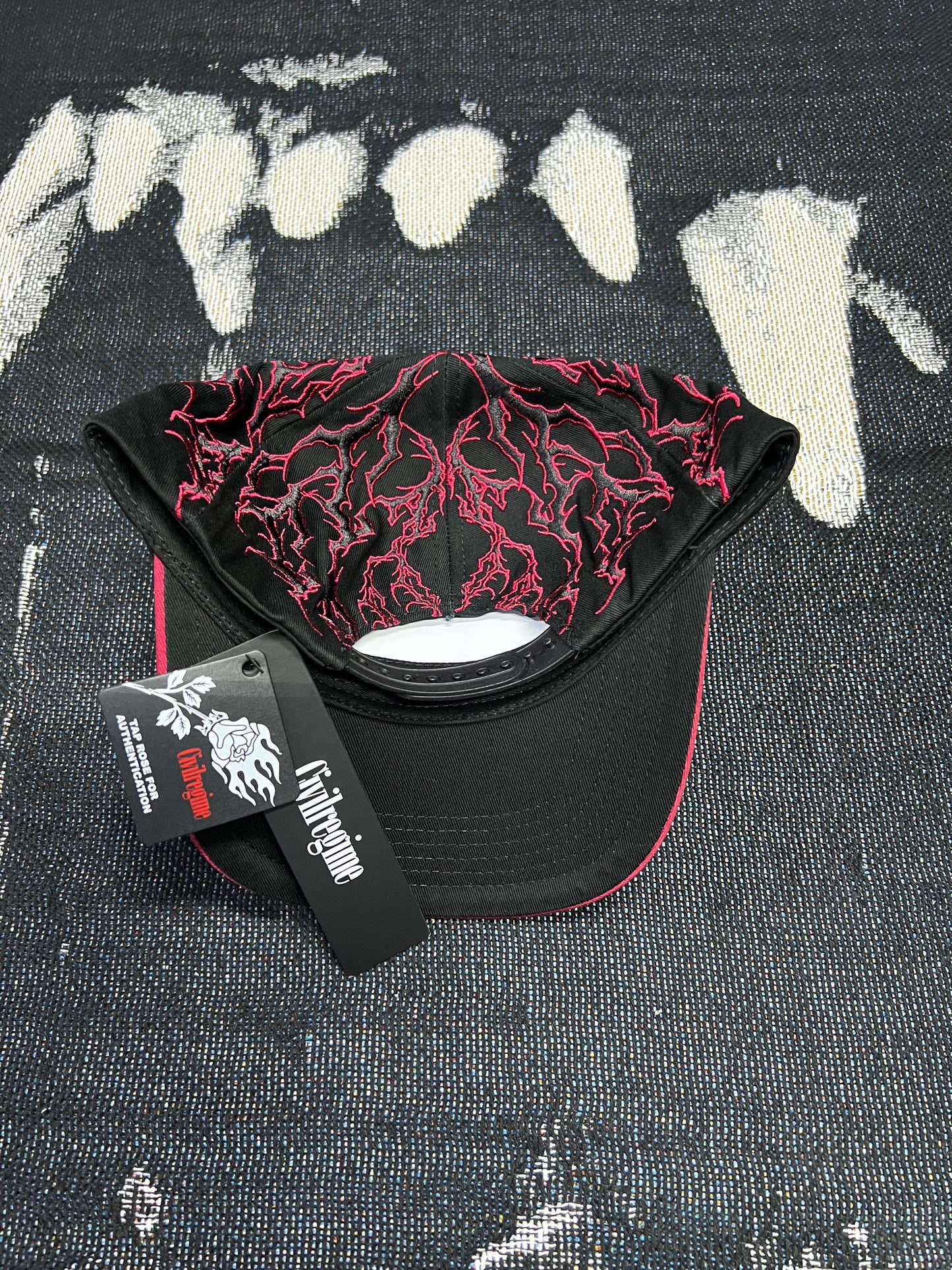 HOLLOW VEINS 5 PANEL STRAPBACK HAT IN BLACK/CHERRY RED