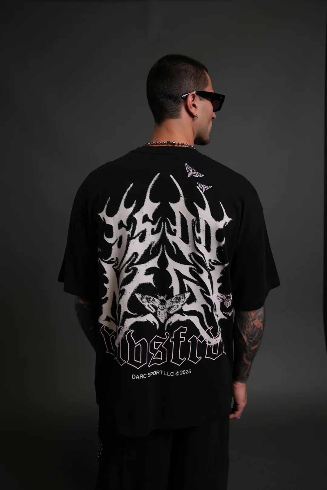 SSDDNFGU HESH UNISEX PREMIUM OVERSIZED TEE IN BLACK