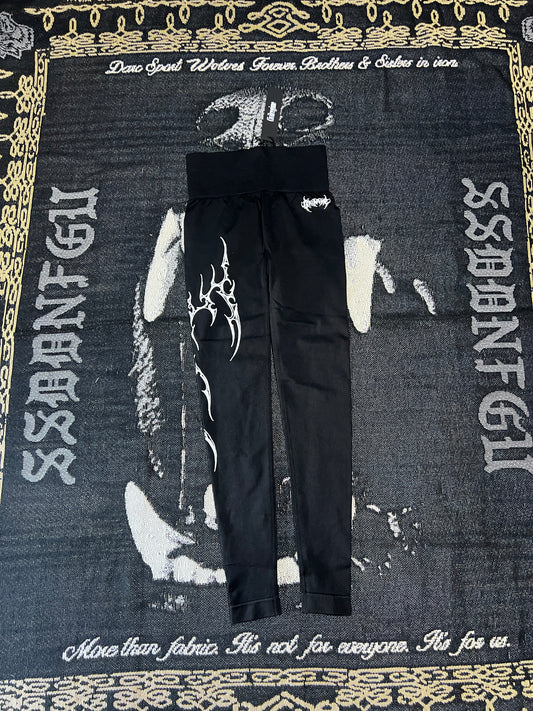 MIDNIGHT VEINS KELLY SEAMLESS SCRUNCH LEGGINGS IN BLACK