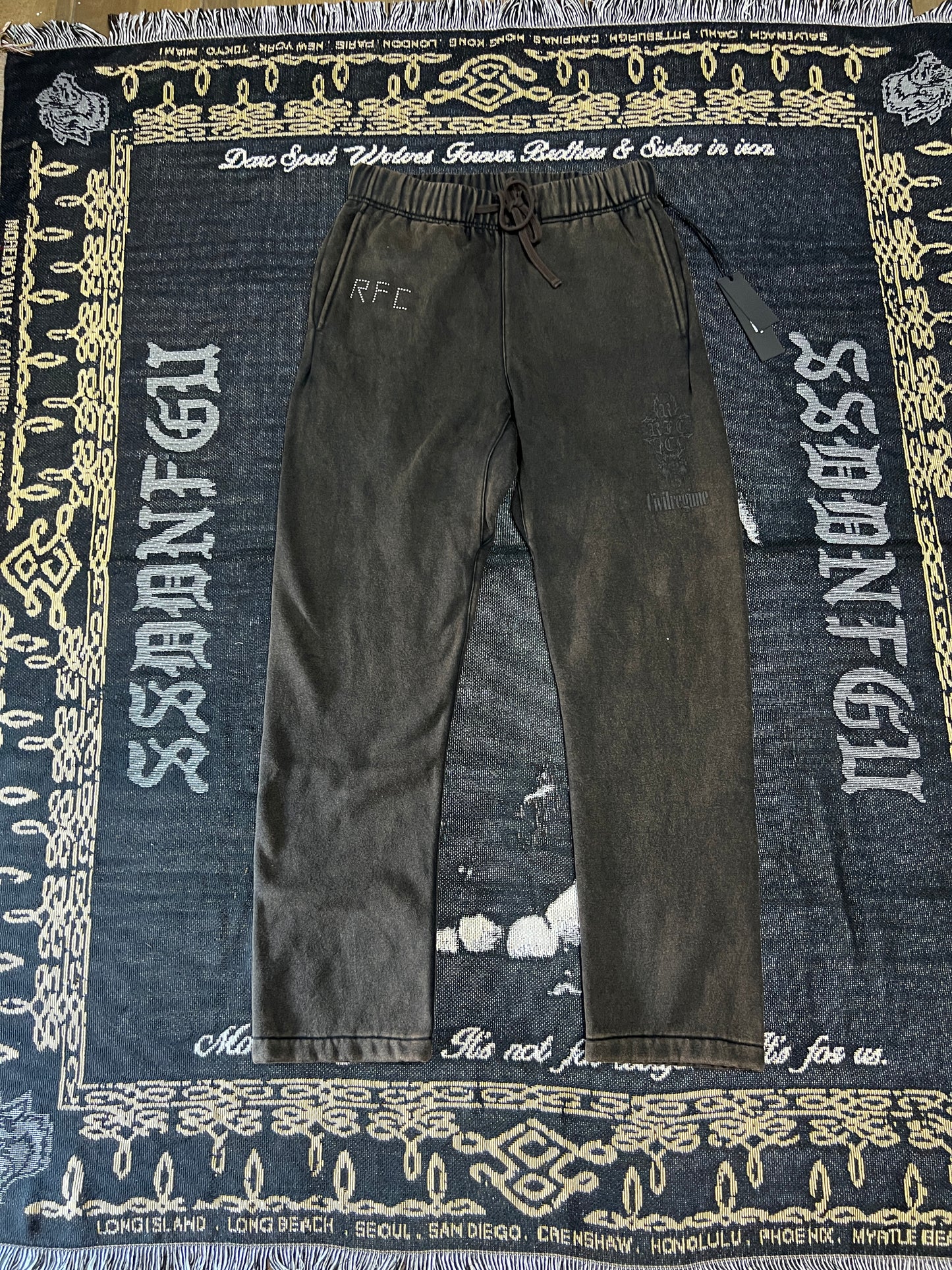 CONCRETE SIN WIDE LEG FLEECE PANTS IN SUN WASH VINTAGE BLACK