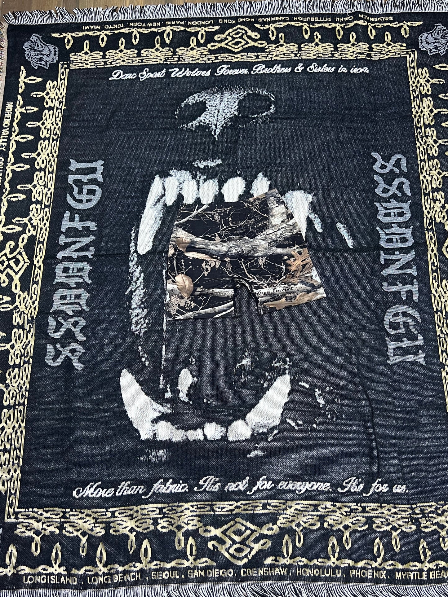 DUAL WOLF EVERSON SEAMLESS SHORT IN DARC BROWN WOODLAND