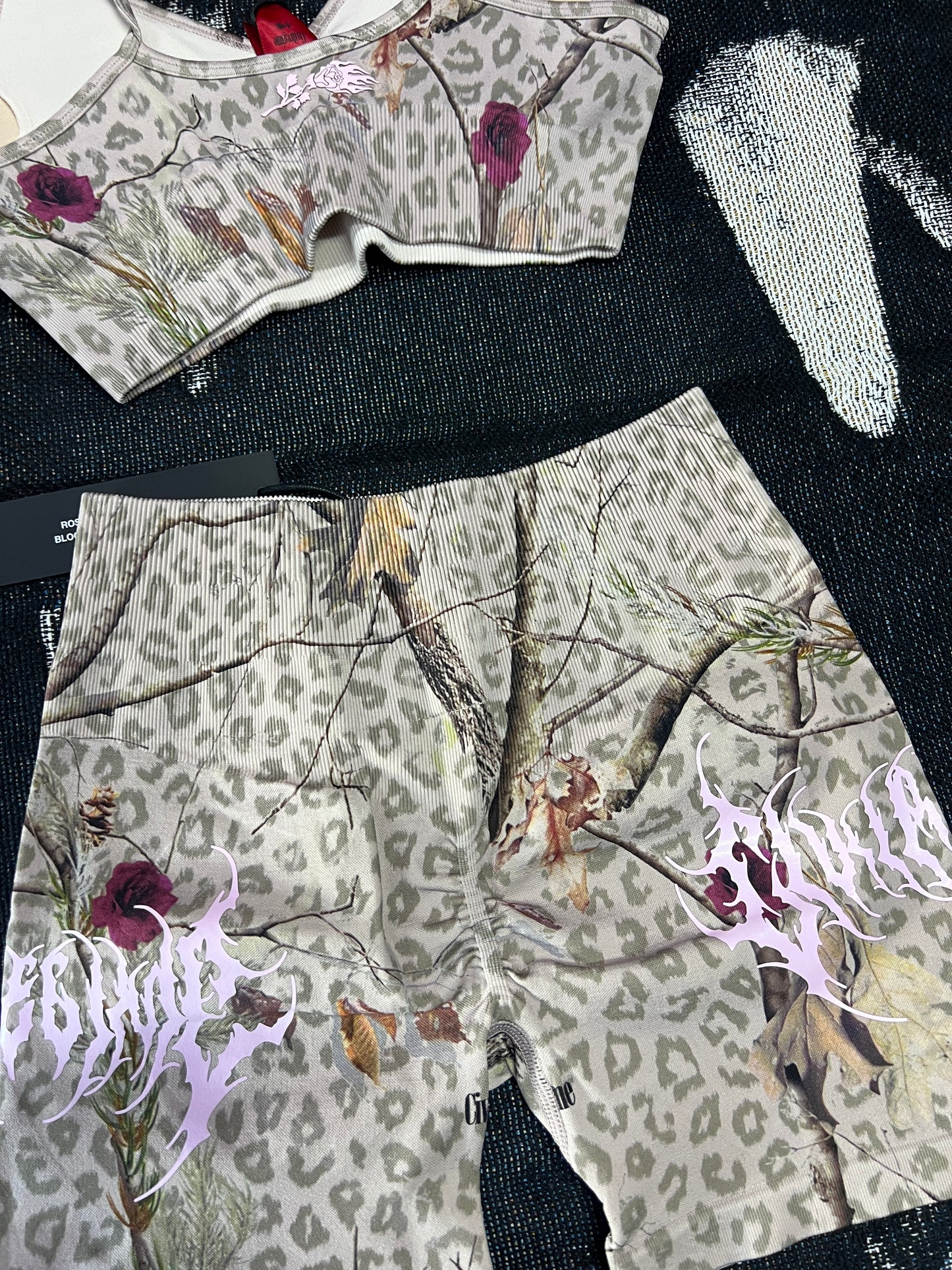 CONCRETE FOREST KELLY SEAMLESS SET IN REAL LEOPARD