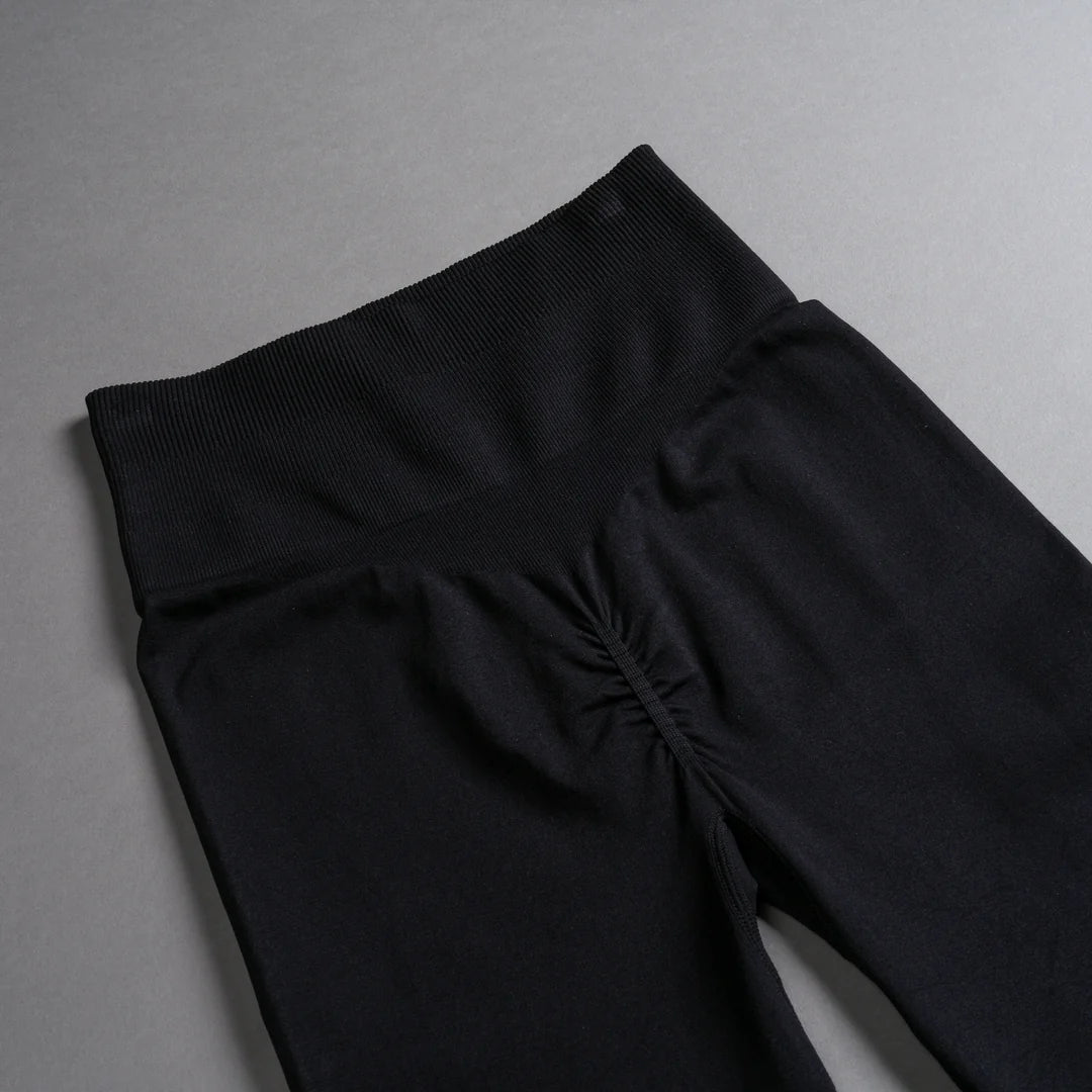 LOYALTY EVERSON SEAMLESS GRACIE FLARE SCRUNCH LEGGINGS IN BLACK
