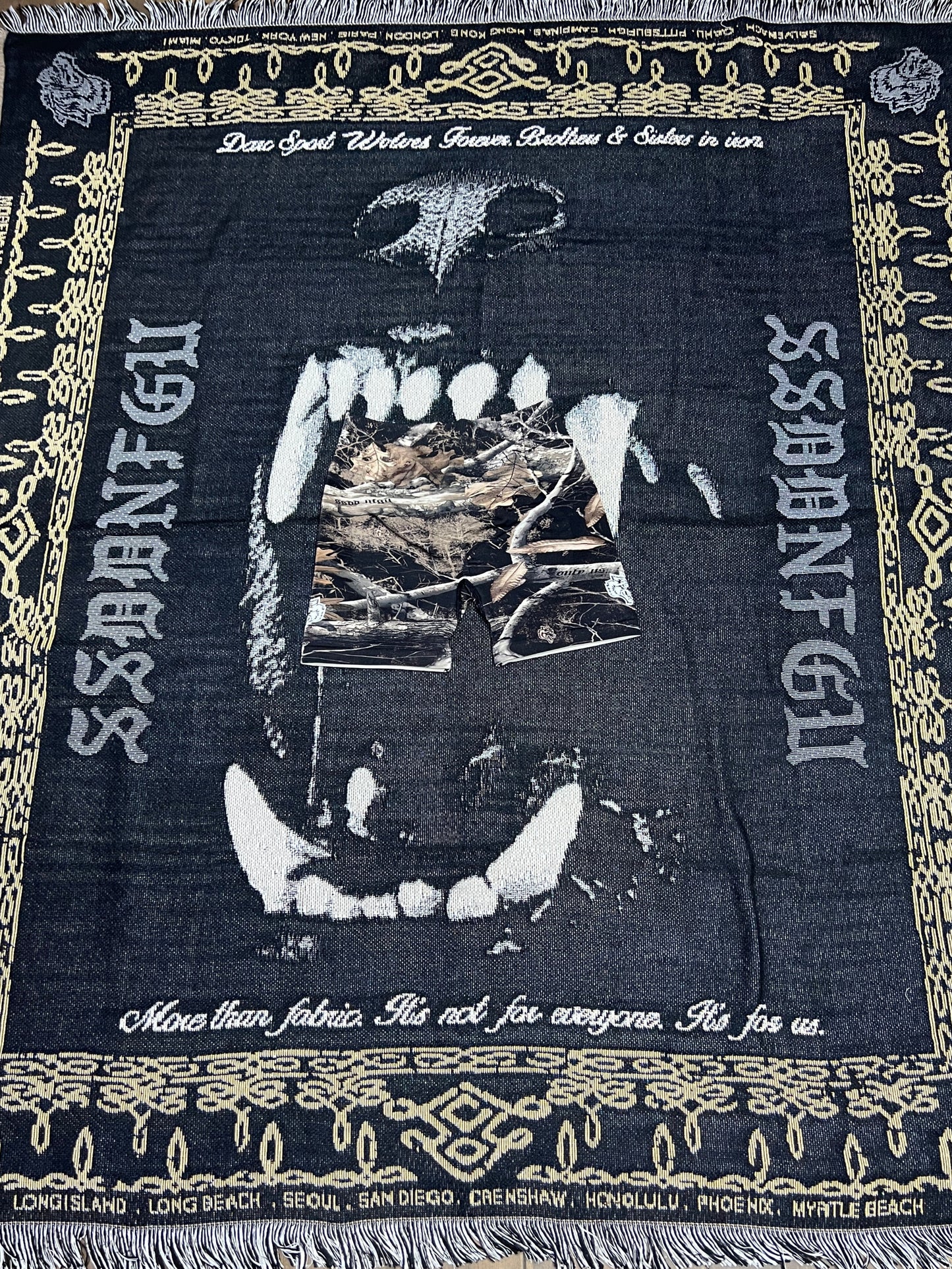 DUAL WOLF EVERSON SEAMLESS SHORT IN DARC BROWN WOODLAND