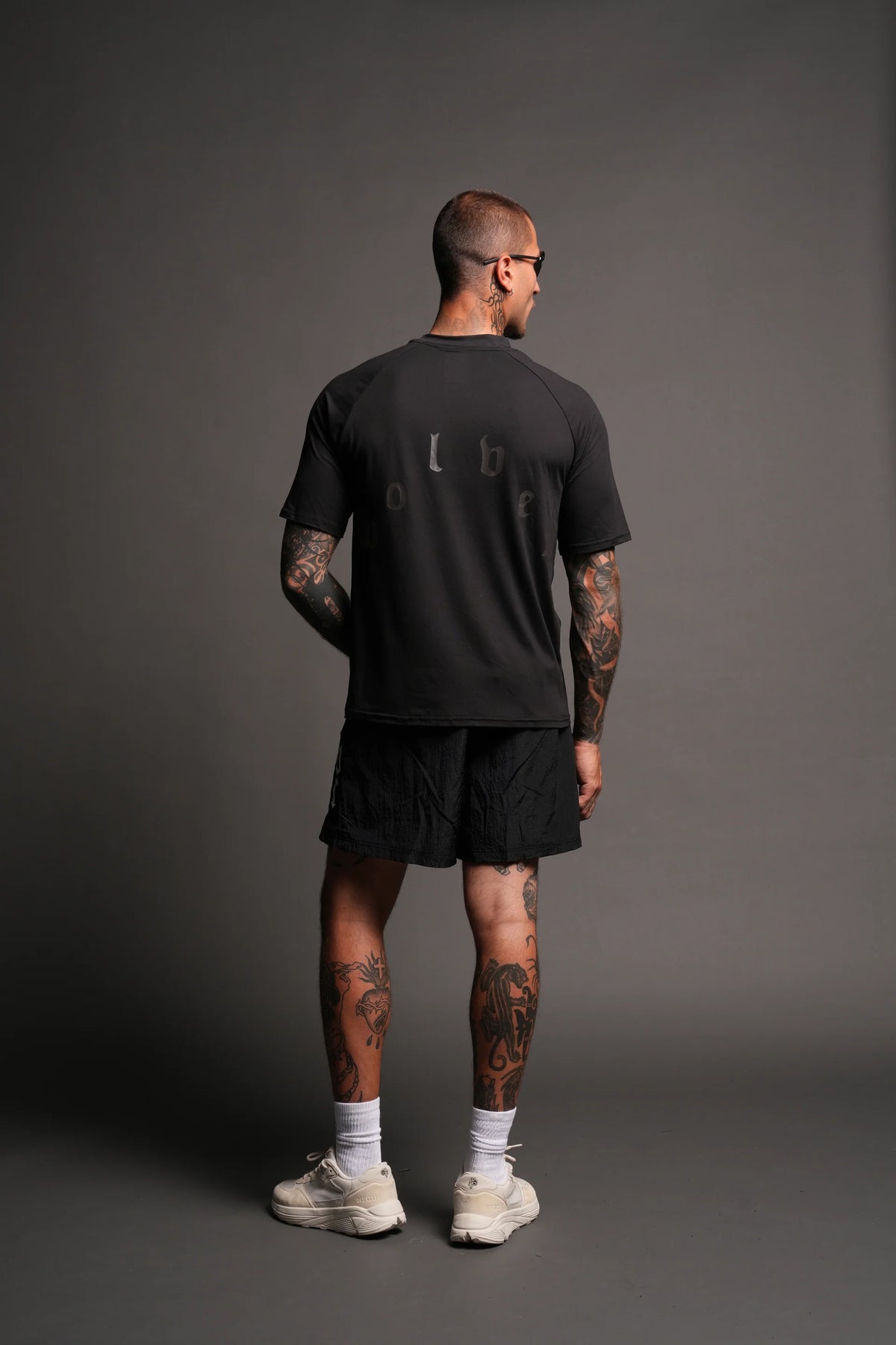 Pyramid V3 Dry Wolf Raglan Ss Tee In Black