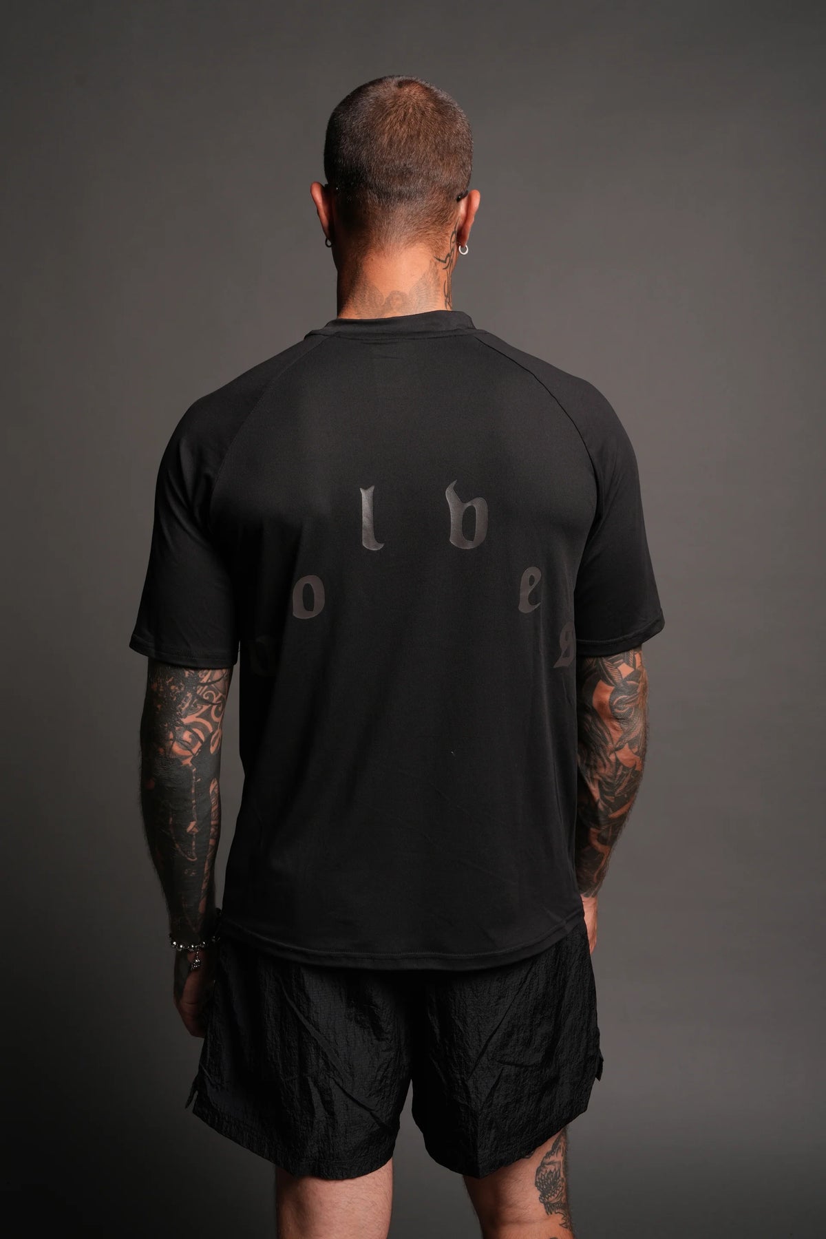 Pyramid V3 Dry Wolf Raglan Ss Tee In Black