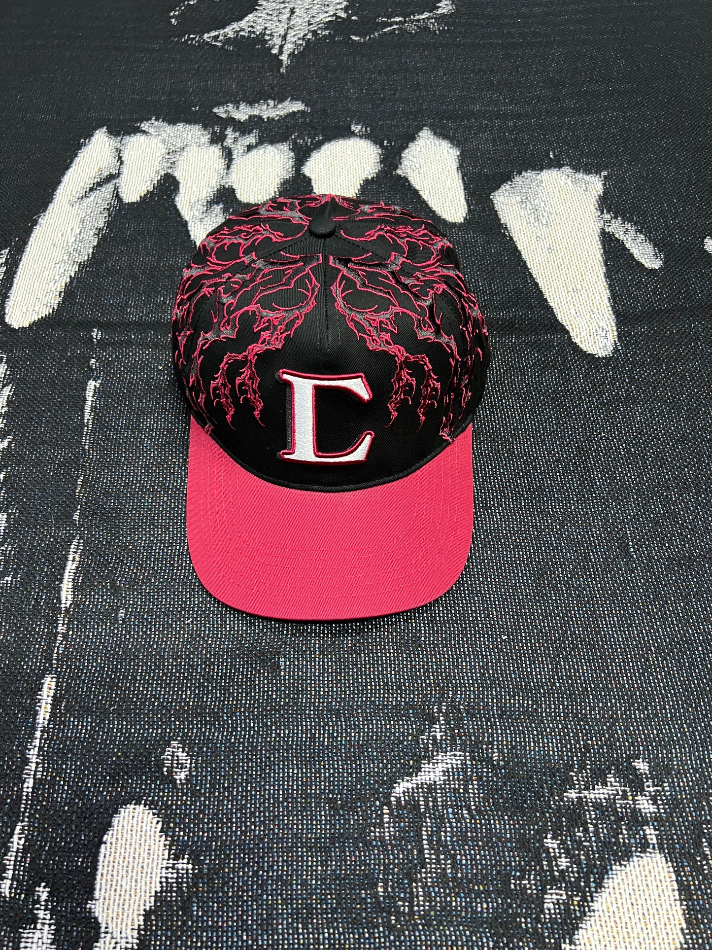 HOLLOW VEINS 5 PANEL STRAPBACK HAT IN BLACK/CHERRY RED