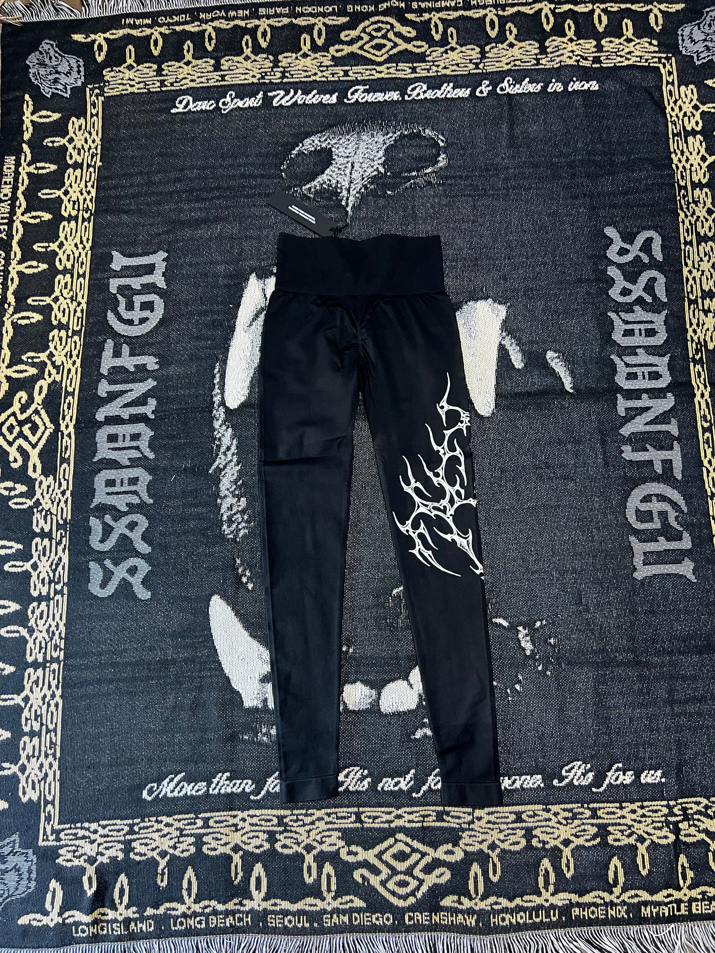 MIDNIGHT VEINS KELLY SEAMLESS SCRUNCH LEGGINGS IN BLACK