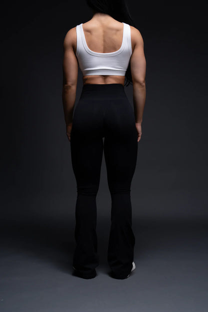 LOYALTY EVERSON SEAMLESS GRACIE FLARE SCRUNCH LEGGINGS IN BLACK