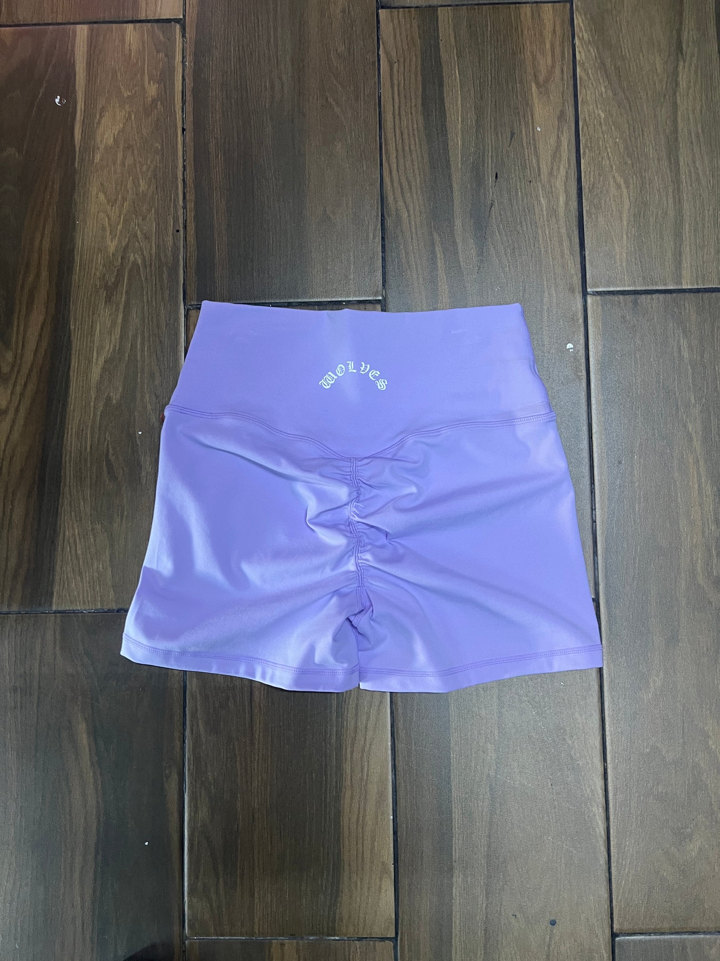 THE WOLF AND THE ROSE ENERGY PUMP SHORTS IN GHOST ORCHID