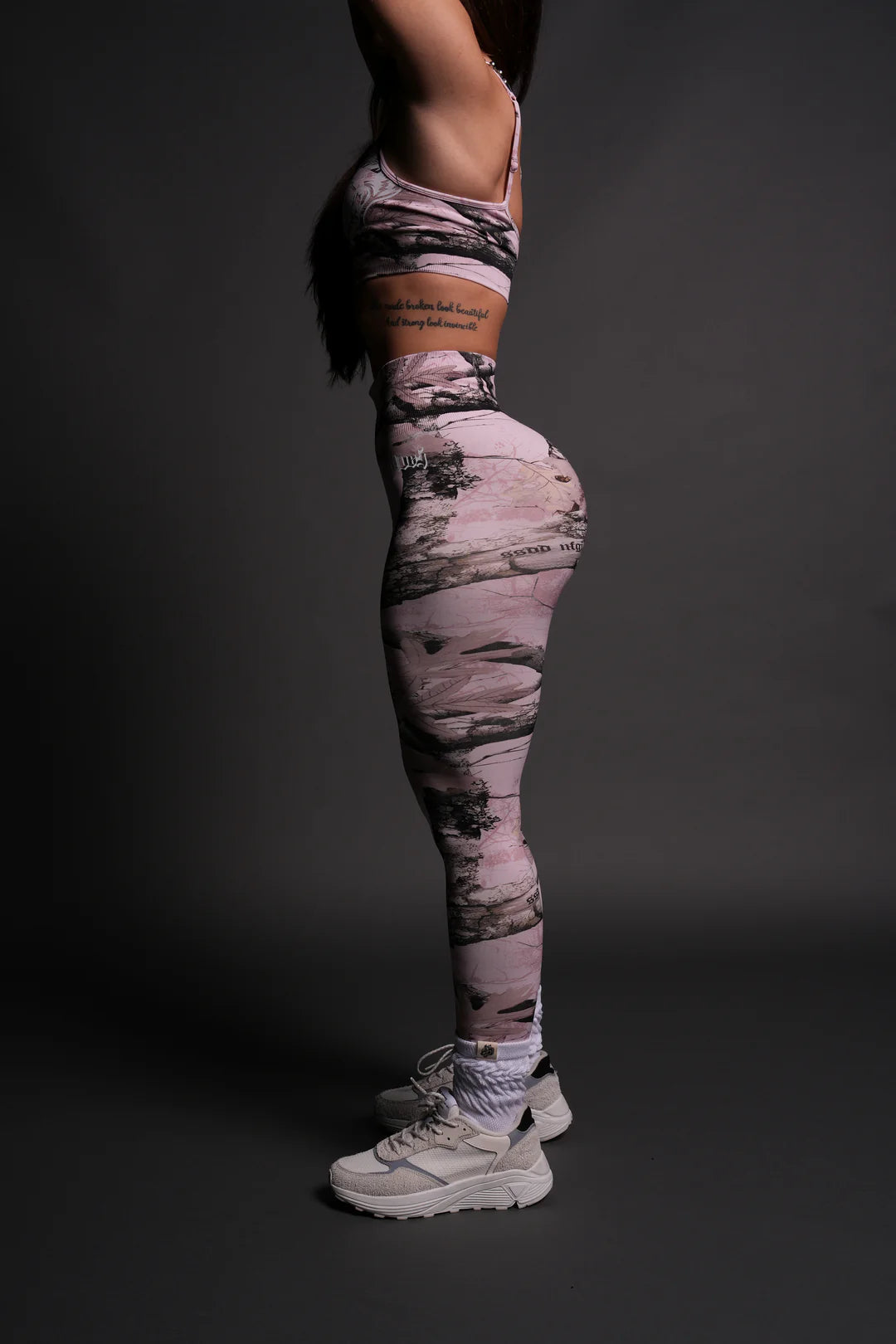 OUR PASSION “EVERSON SEAMLESS” SCRUNCH LEGGINGS OUR PASSION “EVERSON SEAMLESS” SCRUNCH LEGGINGS IN BROWN/LIGHT MAUVE WOODLAND CAMO