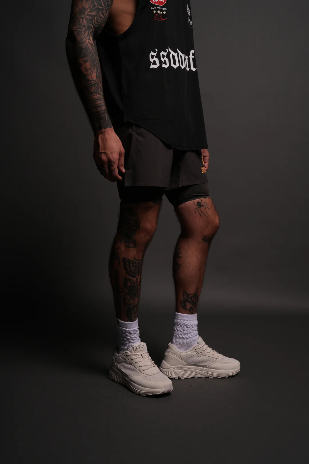 WOLVES FOREVER COMPRESSION SHORTS IN WOLF GRAY