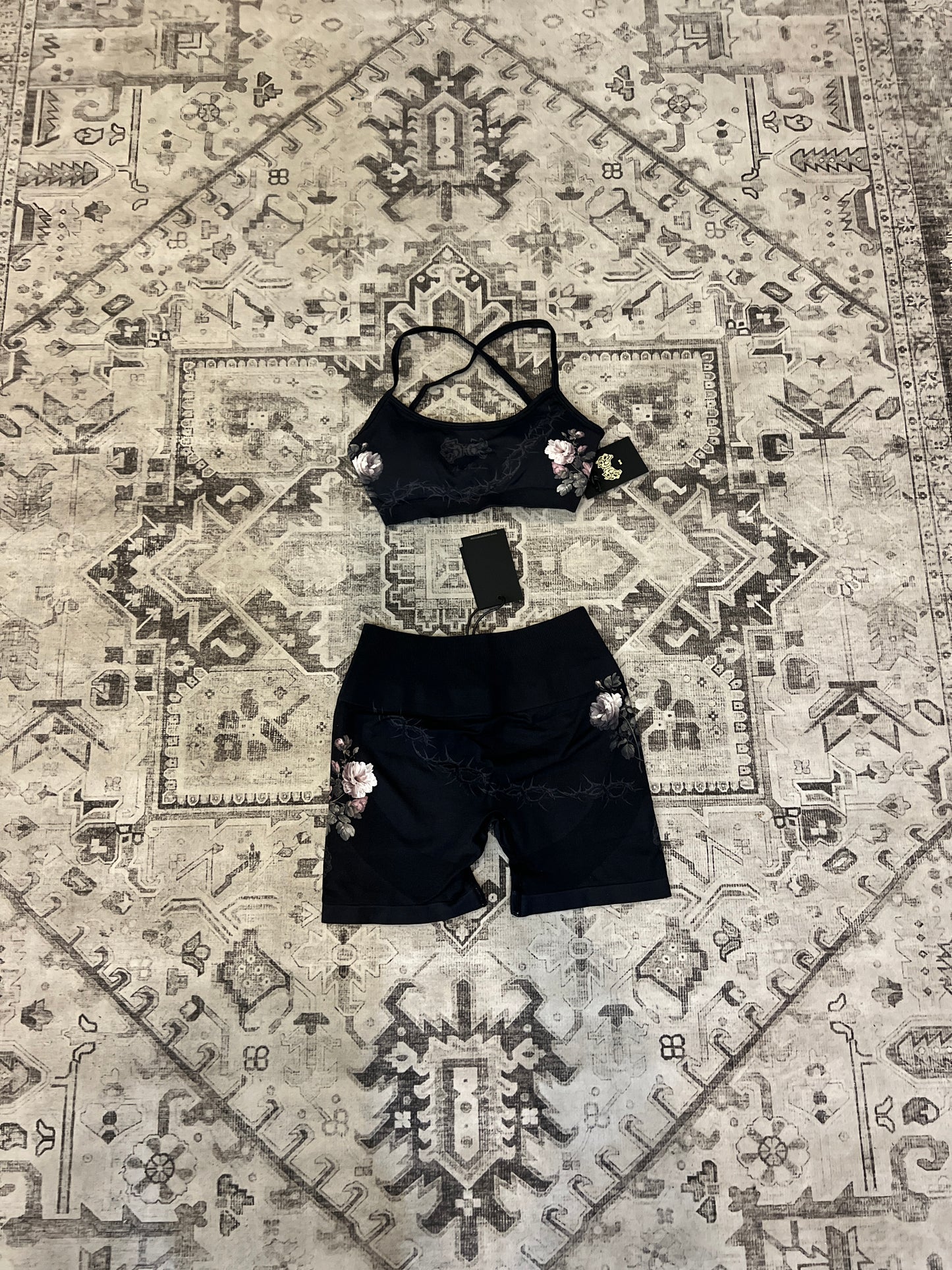 Rose Thorn Soft Seamless Set in Black Rose Thorn